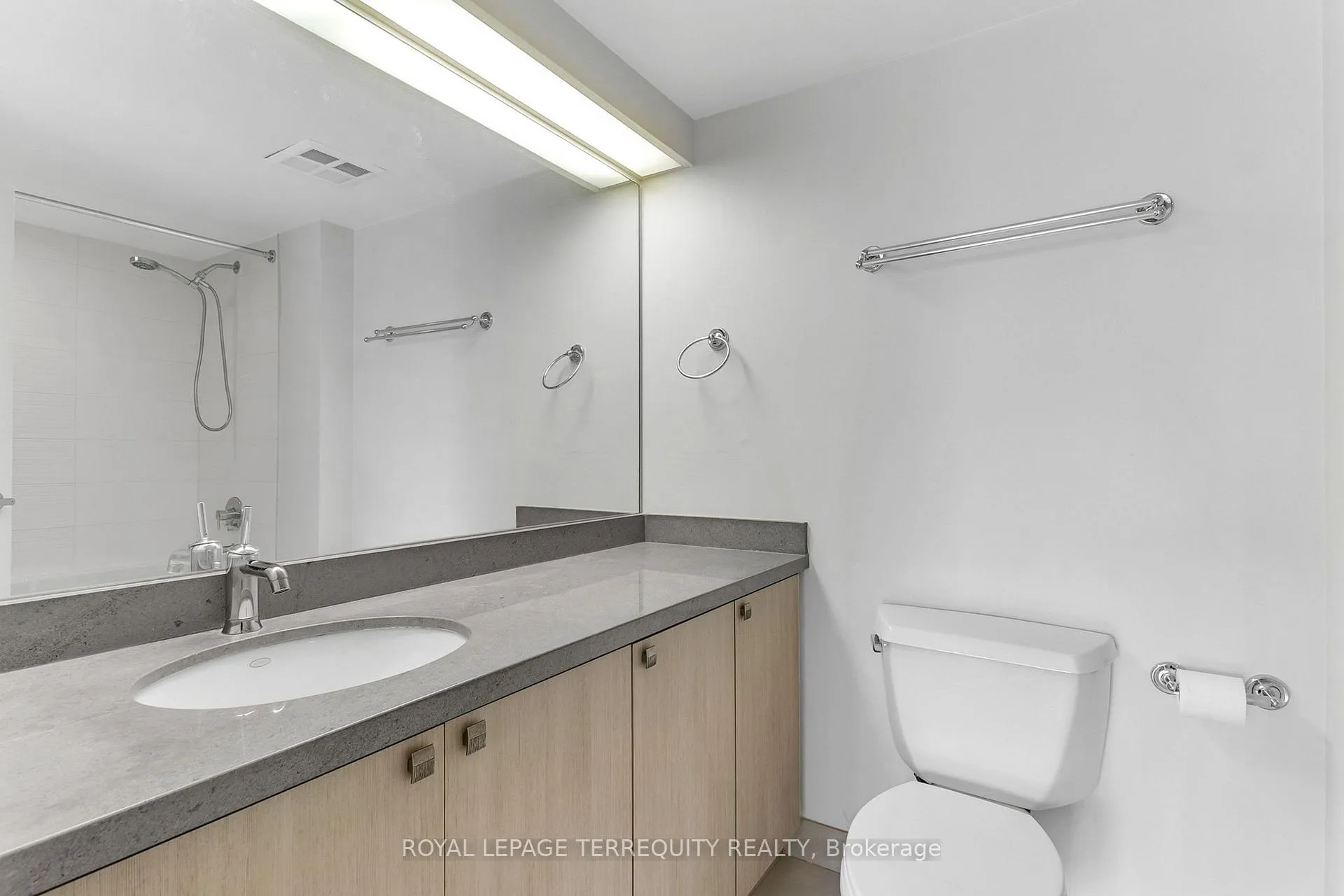 Photo 27 of Unit 3110, 65 Harbour Square, Toronto, Waterfront Communities — HOMEH