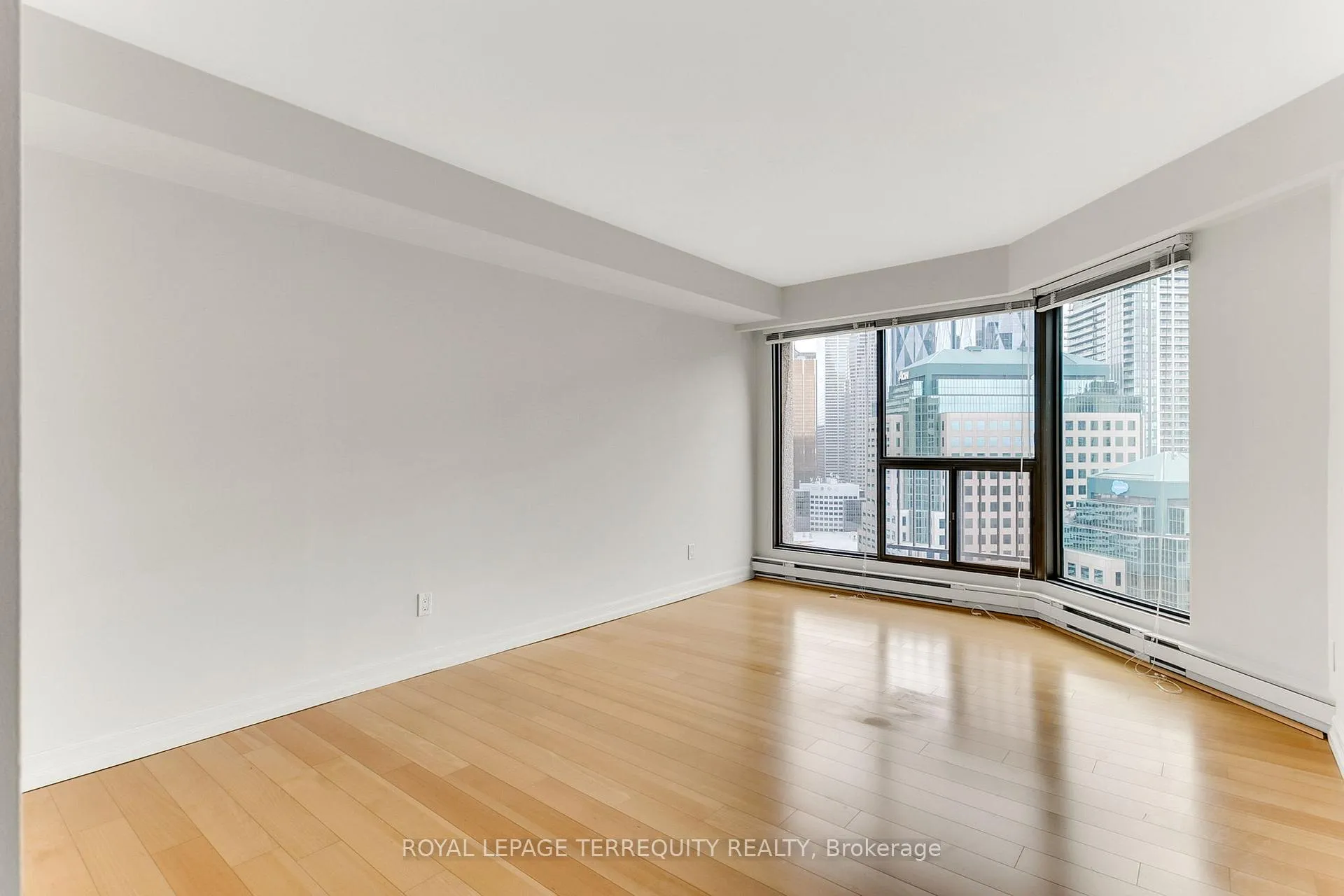 Photo 31 of Unit 3110, 65 Harbour Square, Toronto, Waterfront Communities — HOMEH
