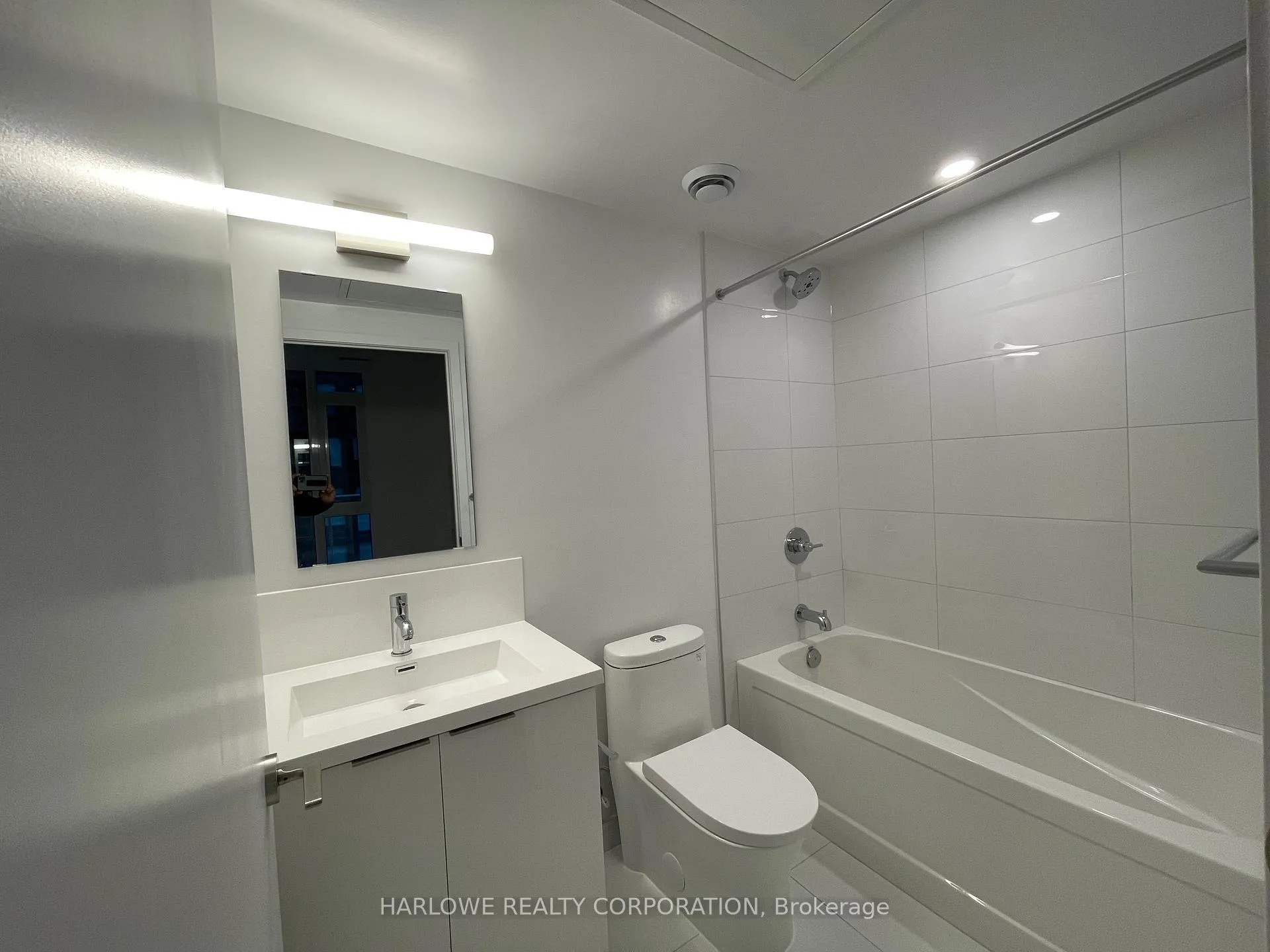 Photo 8 of Unit 2120, 230 Simcoe Street, Toronto, Kensington-Chinatown — HOMEH
