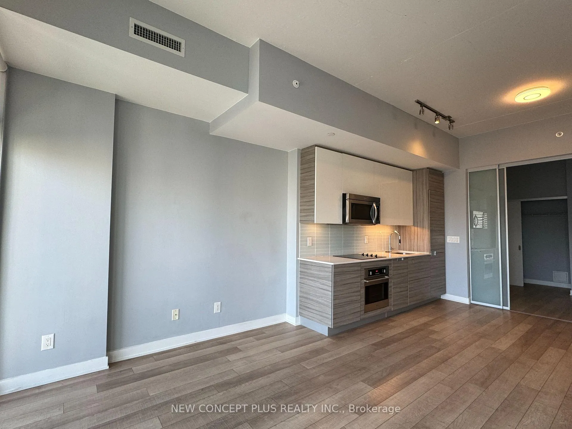 Photo 4 of Unit 2406, 210 Simcoe Street, Toronto, Kensington-Chinatown — HOMEH