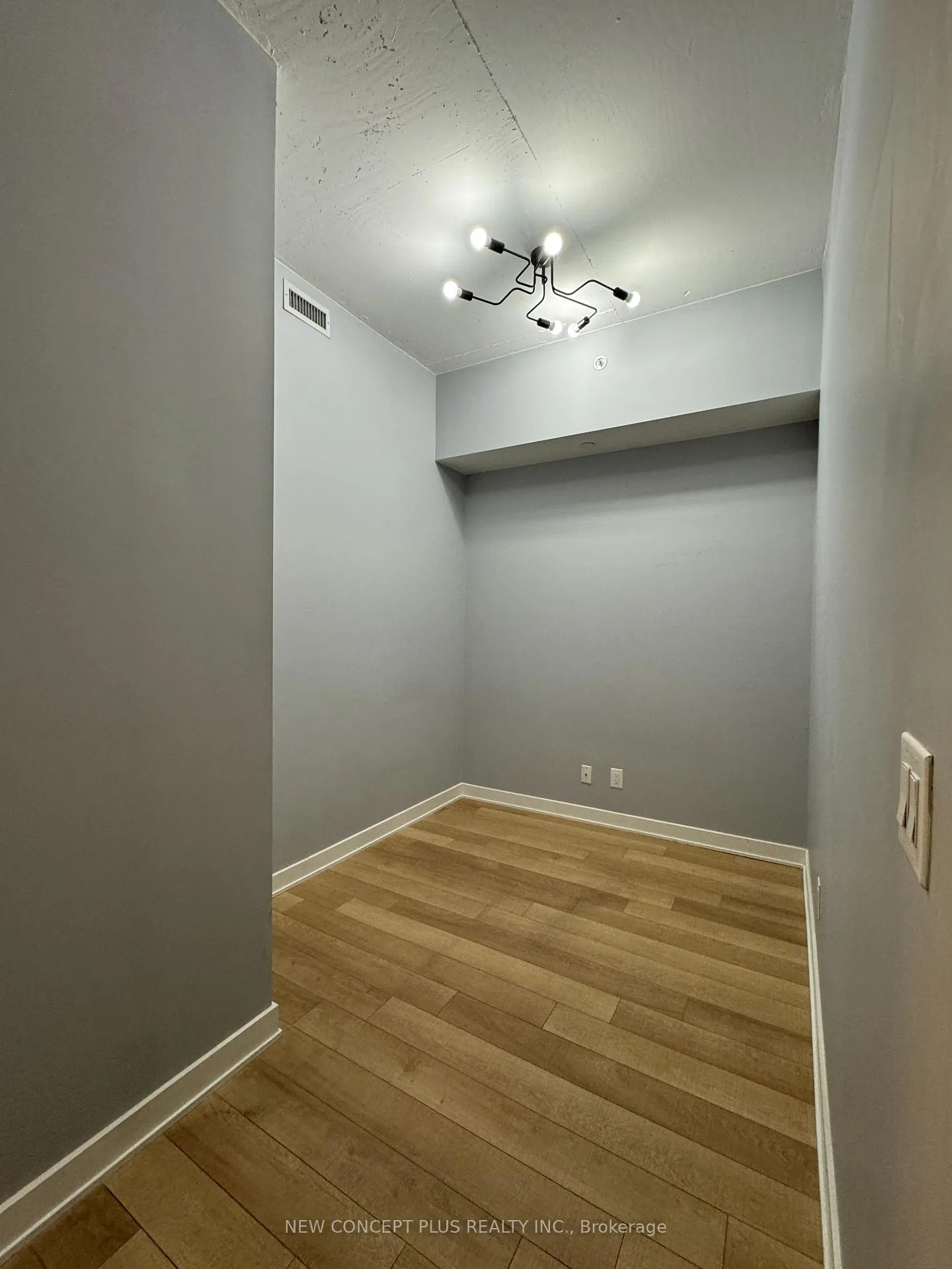 Photo 6 of Unit 2406, 210 Simcoe Street, Toronto, Kensington-Chinatown — HOMEH