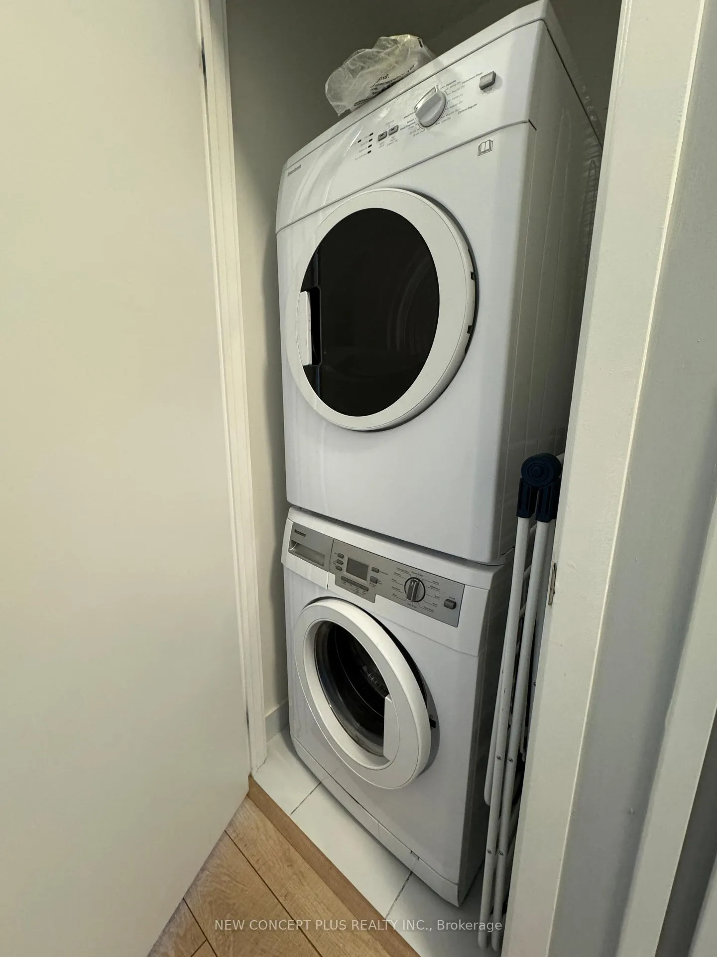 Photo 9 of Unit 2406, 210 Simcoe Street, Toronto, Kensington-Chinatown — HOMEH