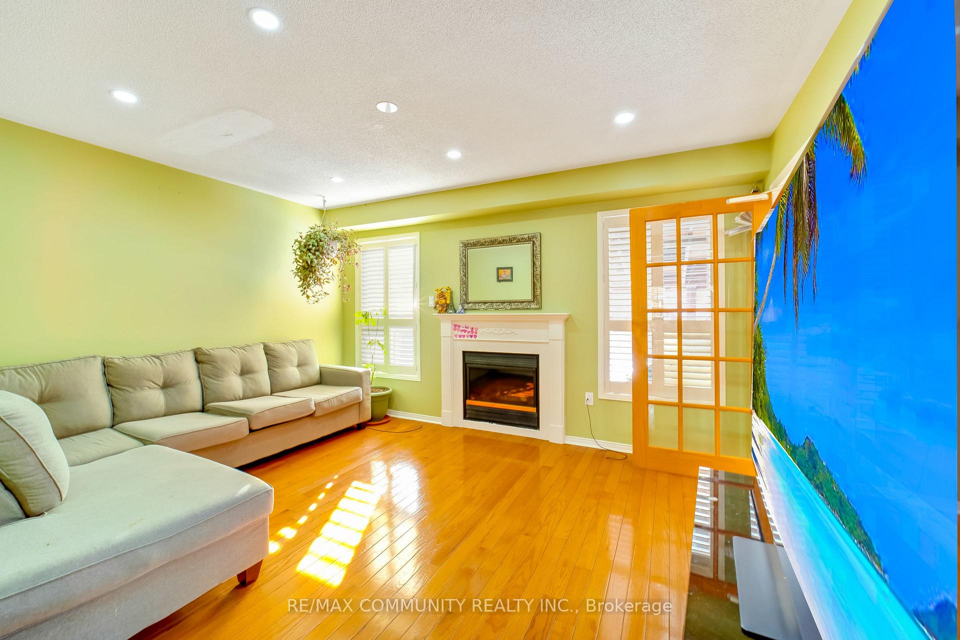 Photo 8 of 110 Mcsweeney Crescent, Ajax, Northwest Ajax — HOMEH