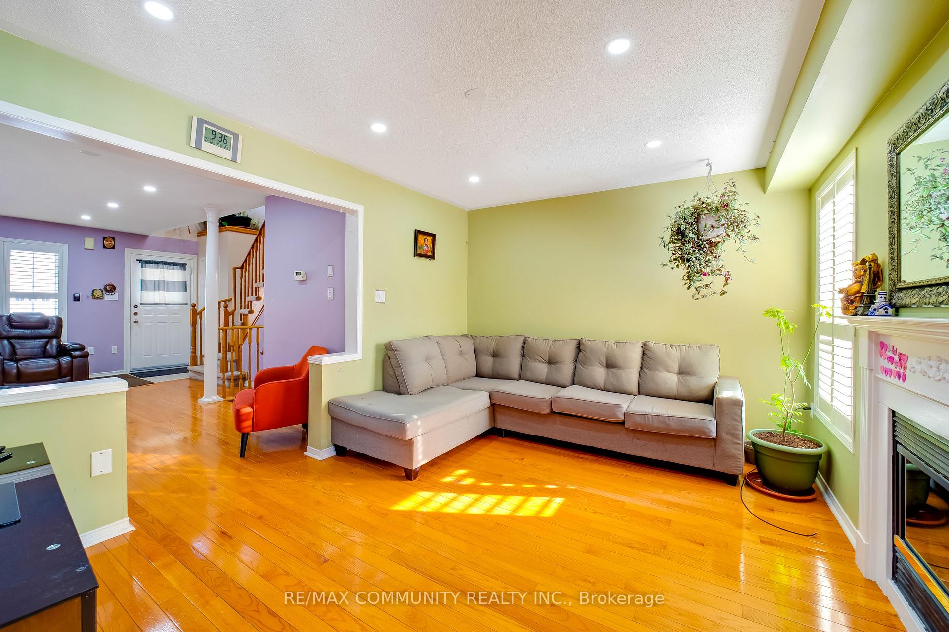 Photo 9 of 110 Mcsweeney Crescent, Ajax, Northwest Ajax — HOMEH