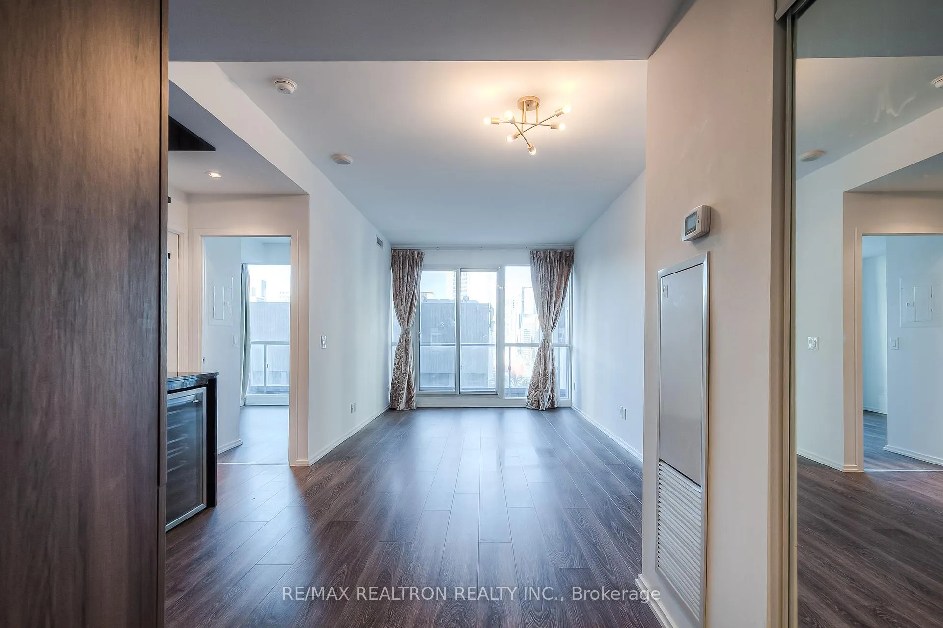 Photo 2 of Unit 1416, 70 Temperance Street, Toronto, Bay Street Corridor — HOMEH