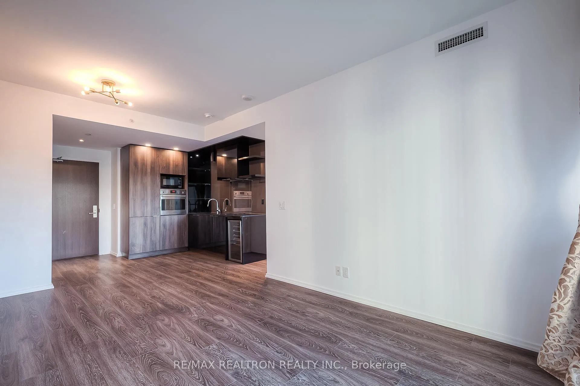 Photo 6 of Unit 1416, 70 Temperance Street, Toronto, Bay Street Corridor — HOMEH