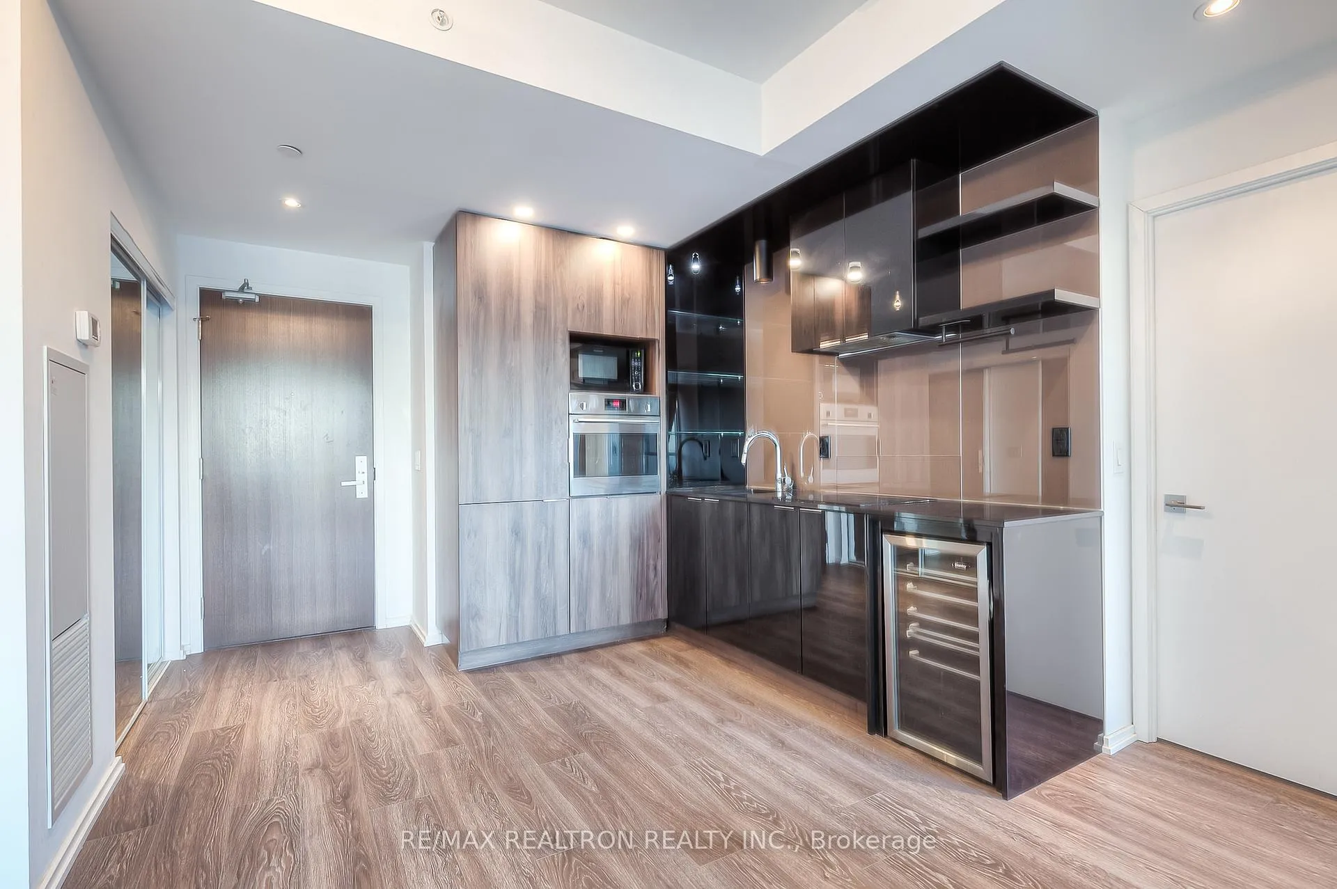 Photo 7 of Unit 1416, 70 Temperance Street, Toronto, Bay Street Corridor — HOMEH
