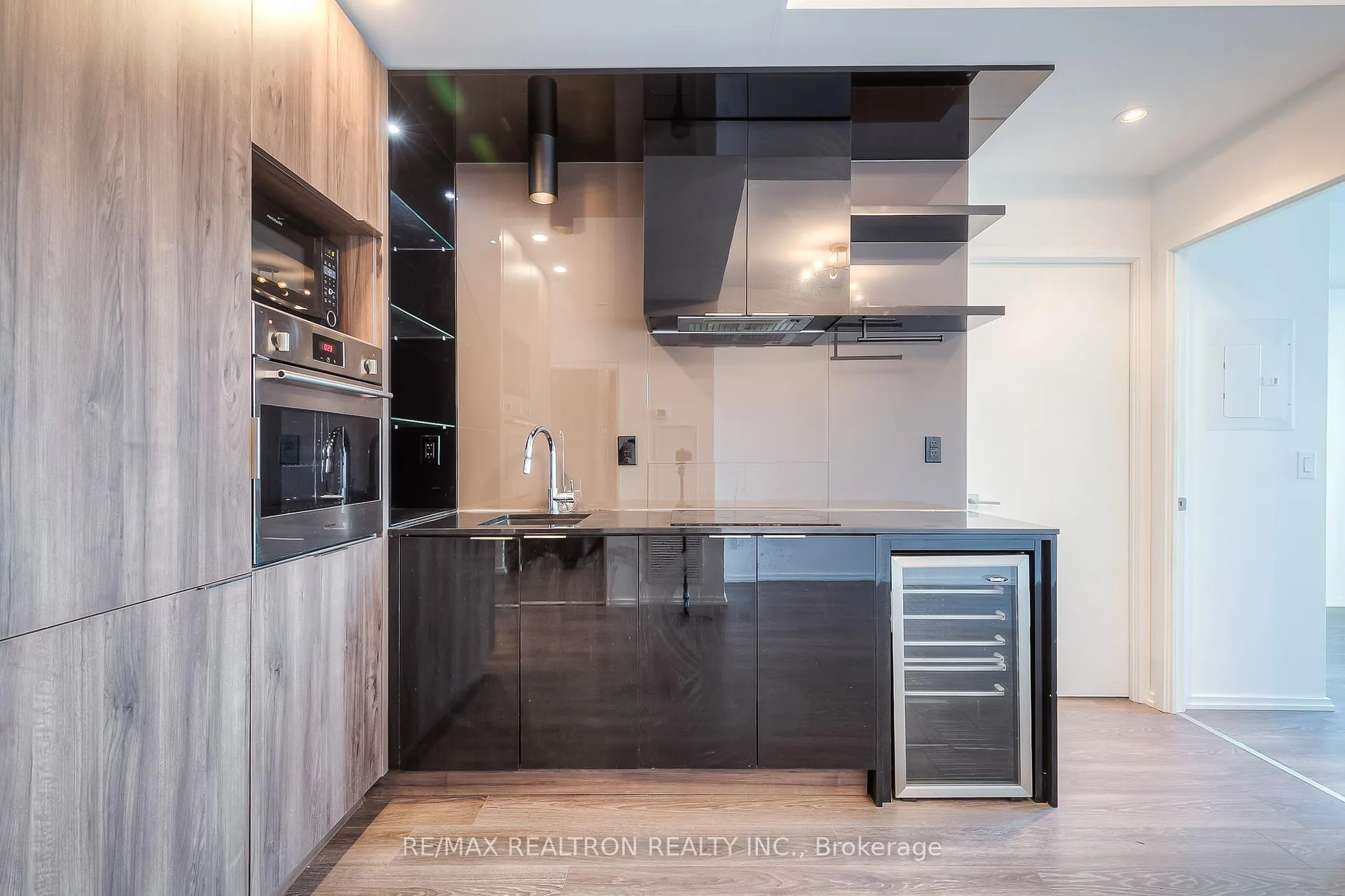 Photo 9 of Unit 1416, 70 Temperance Street, Toronto, Bay Street Corridor — HOMEH