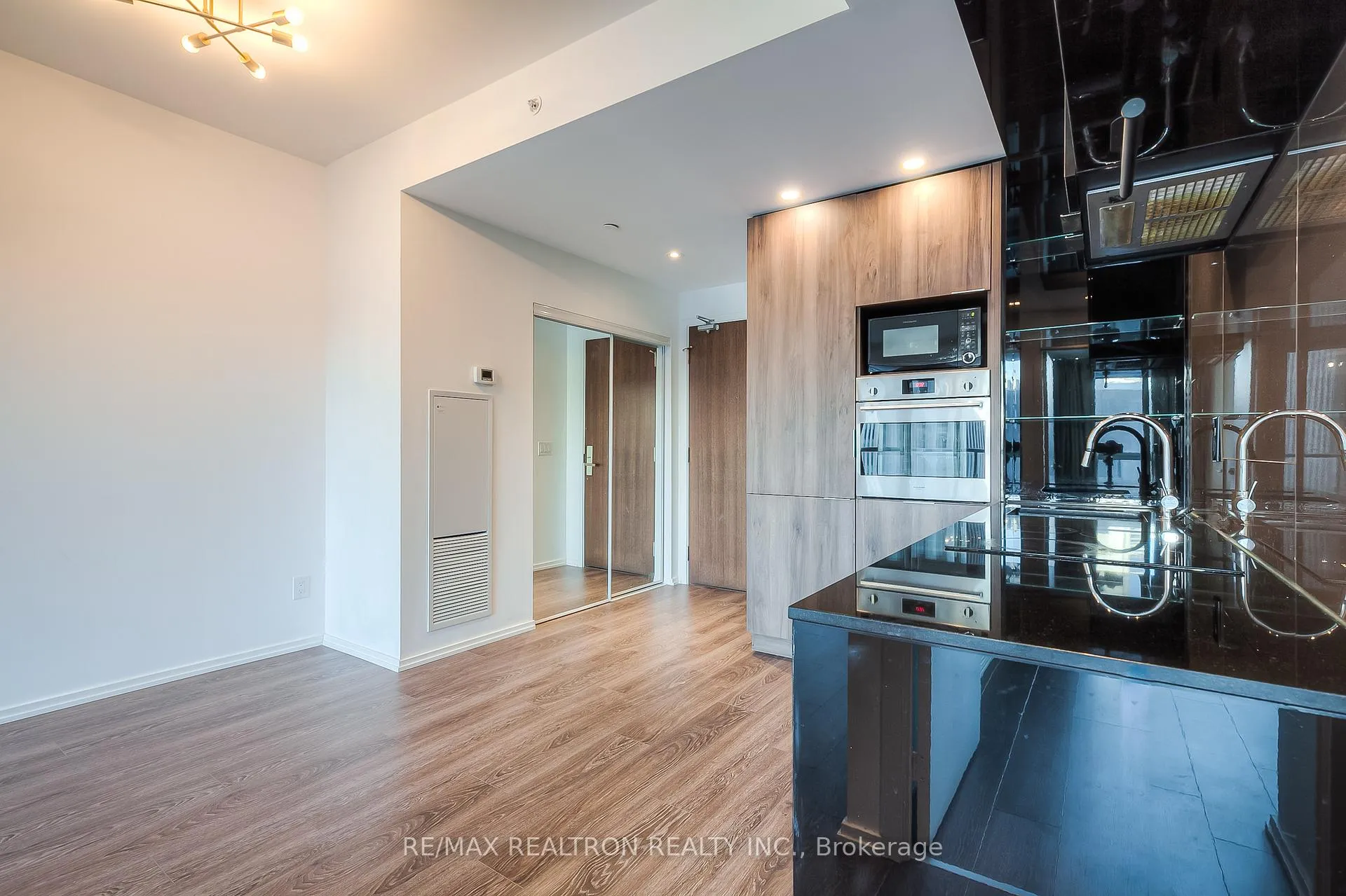 Photo 10 of Unit 1416, 70 Temperance Street, Toronto, Bay Street Corridor — HOMEH