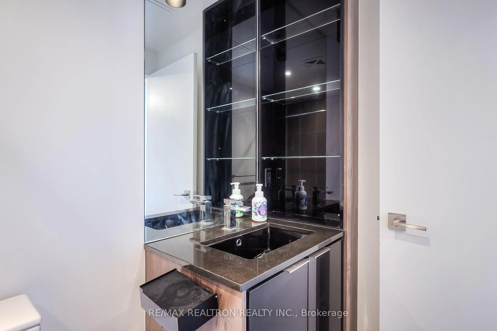 Photo 14 of Unit 1416, 70 Temperance Street, Toronto, Bay Street Corridor — HOMEH