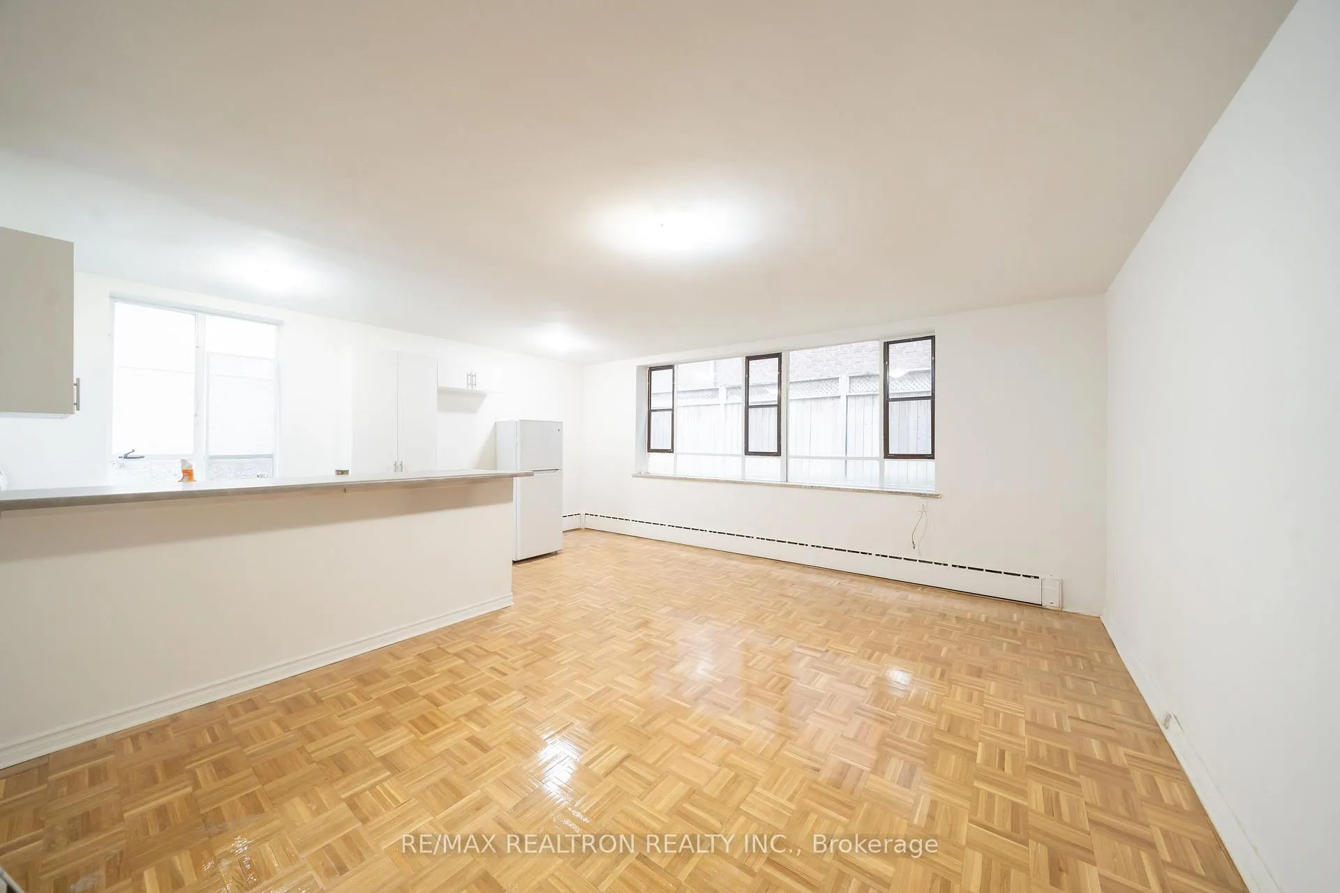 Front of Unit 305, 77 Erskine Avenue