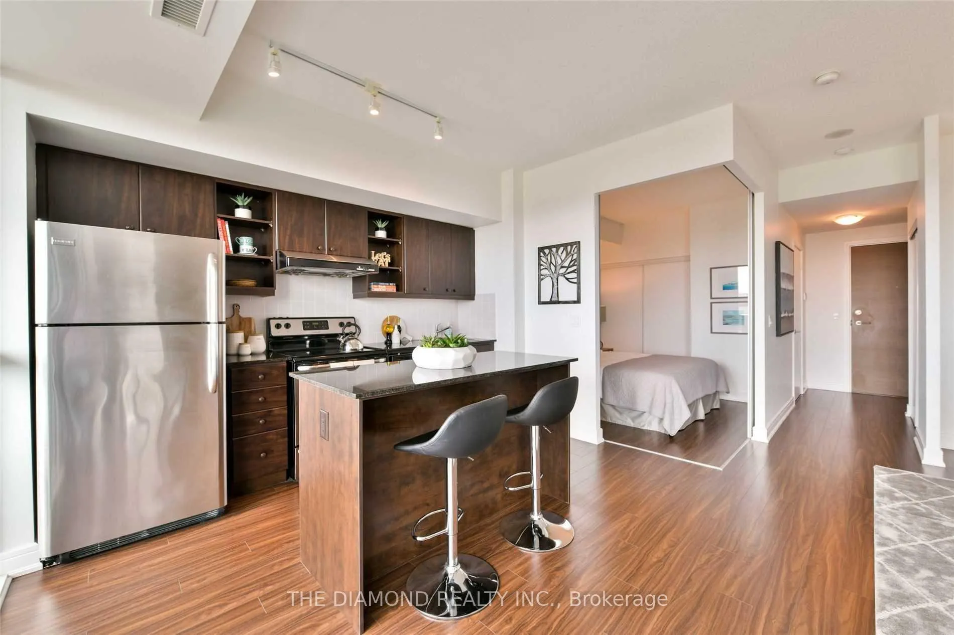 Photo 4 of Unit 826, 35 Brian Peck Crescent, Toronto, Thorncliffe Park — HOMEH