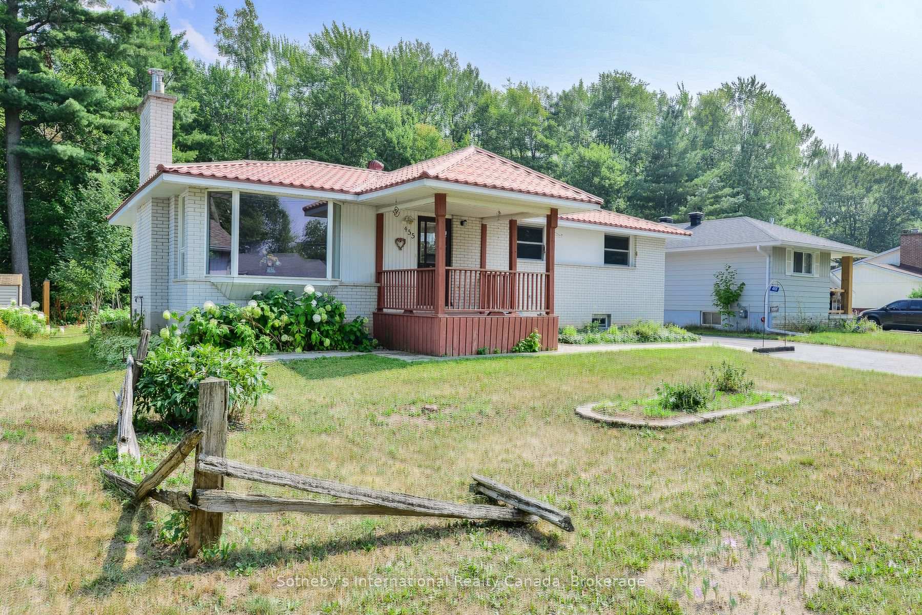 Photo 2 of 455 Fairview Drive, Gravenhurst, Muskoka (S) — HOMEH