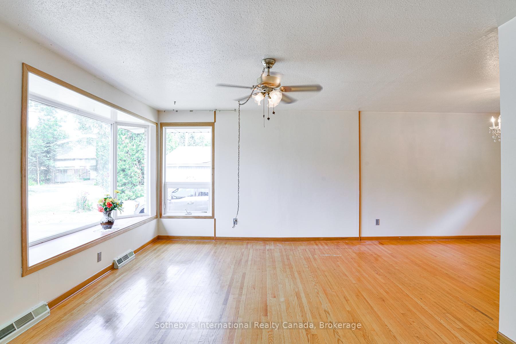 Photo 4 of 455 Fairview Drive, Gravenhurst, Muskoka (S) — HOMEH