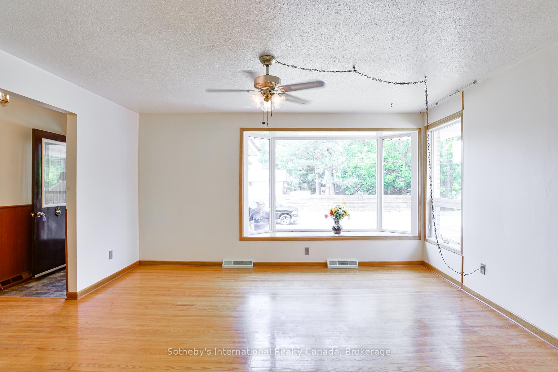 Photo 5 of 455 Fairview Drive, Gravenhurst, Muskoka (S) — HOMEH