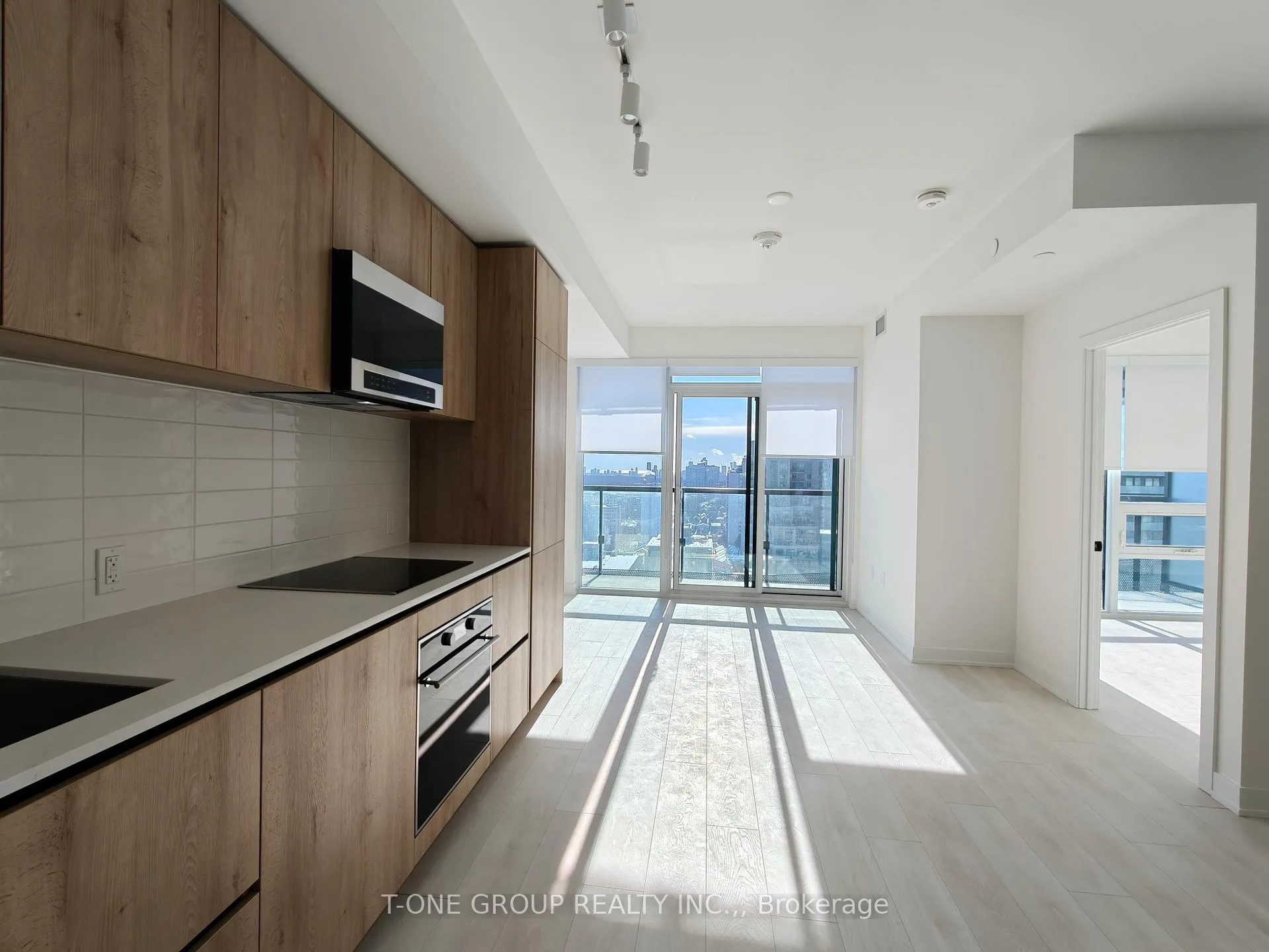 Photo 1 of Unit 2001, 127 Broadway Avenue, Toronto, Mount Pleasant West — HOMEH