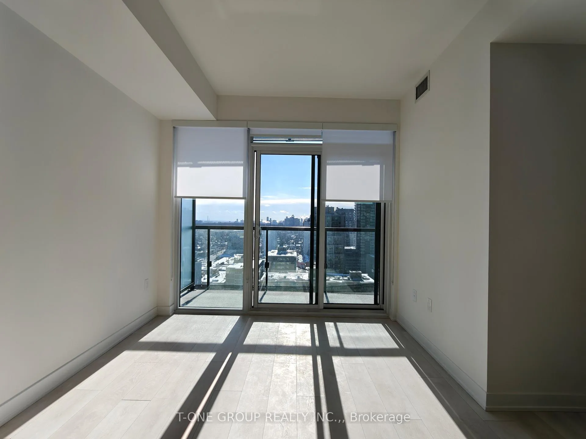 Photo 2 of Unit 2001, 127 Broadway Avenue, Toronto, Mount Pleasant West — HOMEH