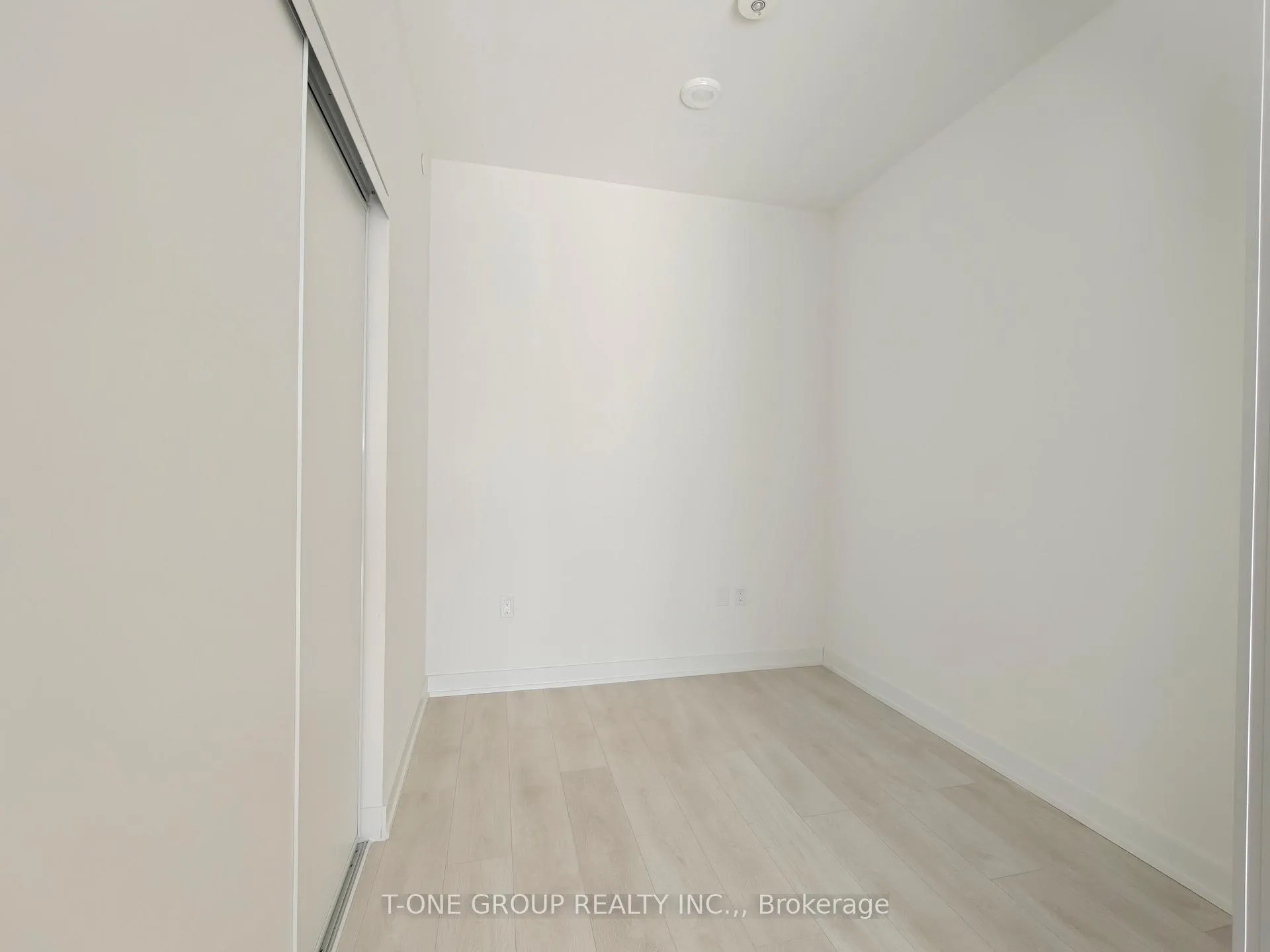 Photo 6 of Unit 2001, 127 Broadway Avenue, Toronto, Mount Pleasant West — HOMEH