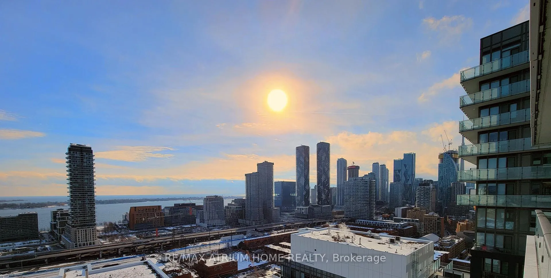 Photo 3 of Unit 2508E, 70 Princess Street, Toronto, Waterfront Communities — HOMEH