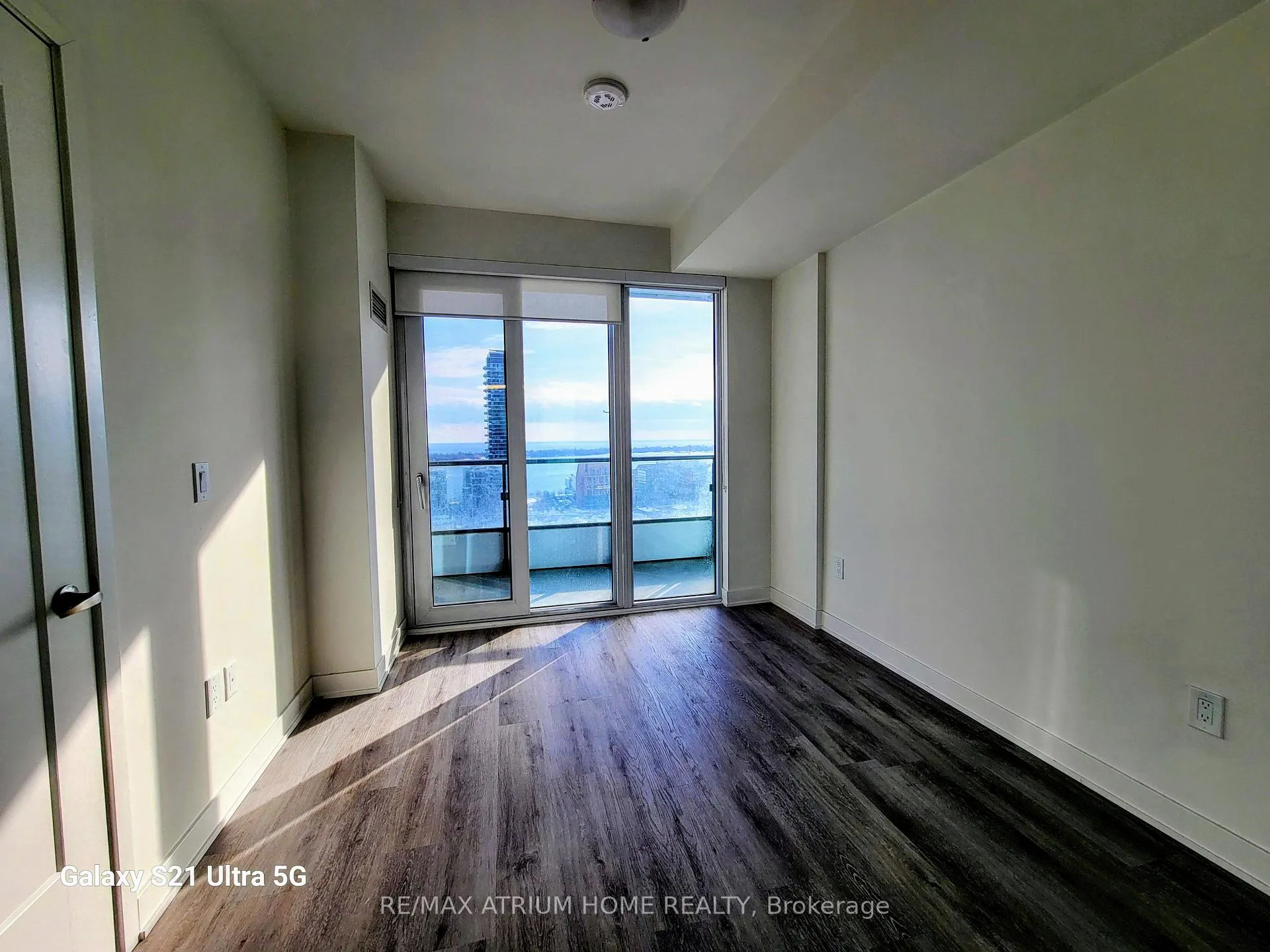 Photo 4 of Unit 2508E, 70 Princess Street, Toronto, Waterfront Communities — HOMEH