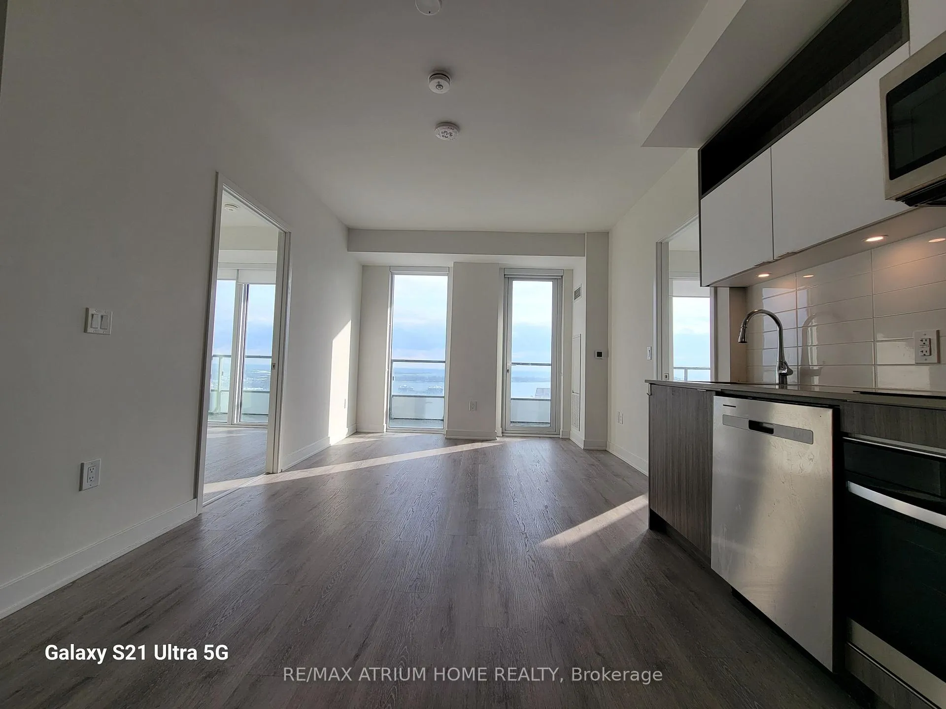 Photo 6 of Unit 2508E, 70 Princess Street, Toronto, Waterfront Communities — HOMEH