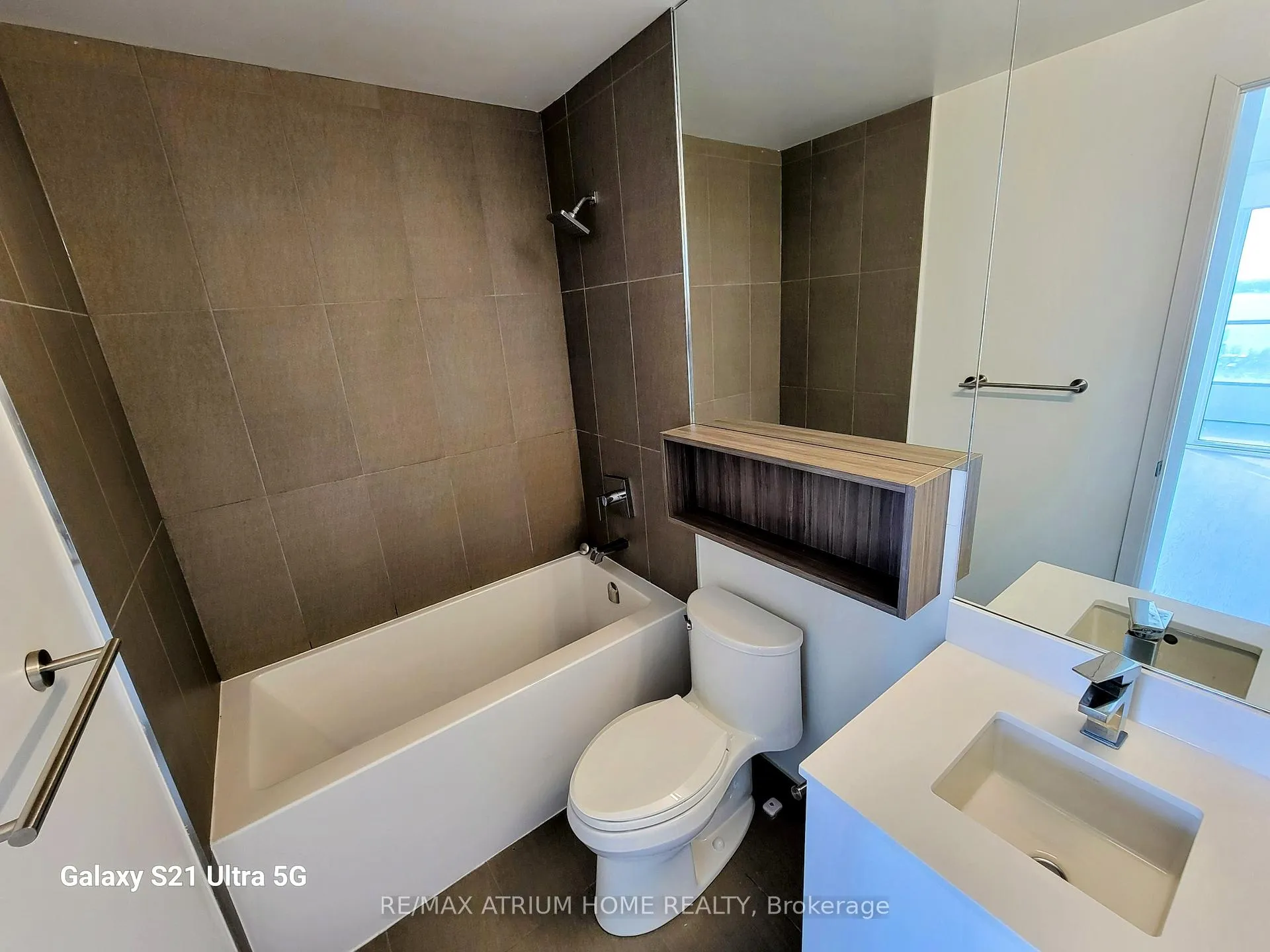 Photo 9 of Unit 2508E, 70 Princess Street, Toronto, Waterfront Communities — HOMEH
