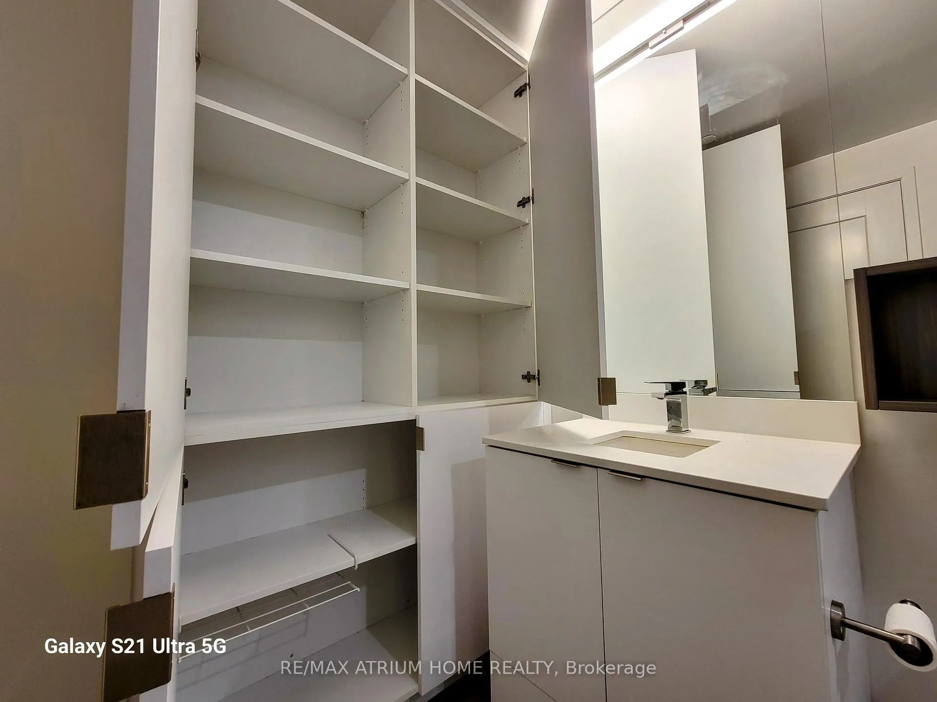 Photo 12 of Unit 2508E, 70 Princess Street, Toronto, Waterfront Communities — HOMEH