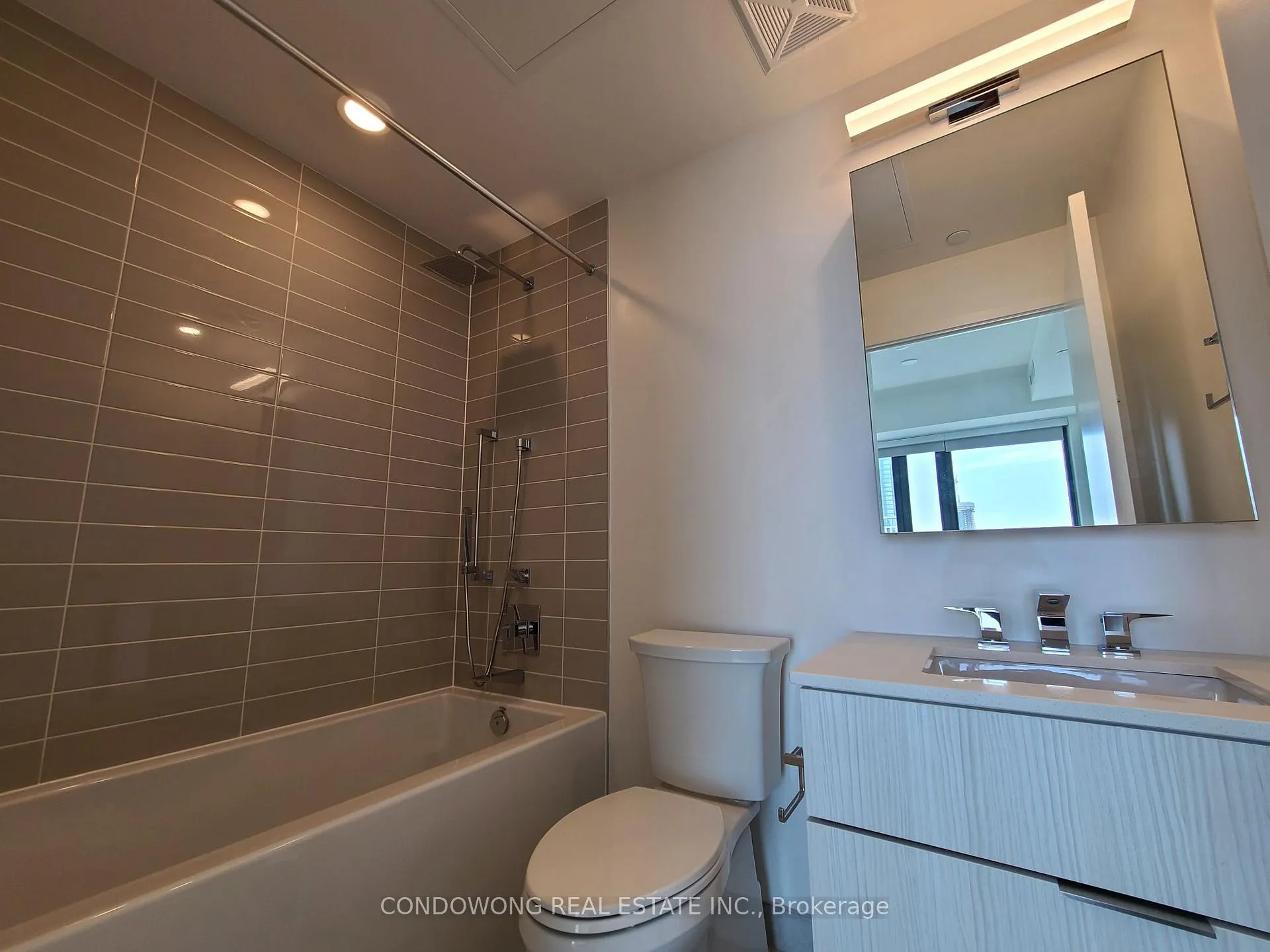 Photo 8 of Unit 2708, 25 Richmond Street E, Toronto, Church-Yonge Corridor — HOMEH