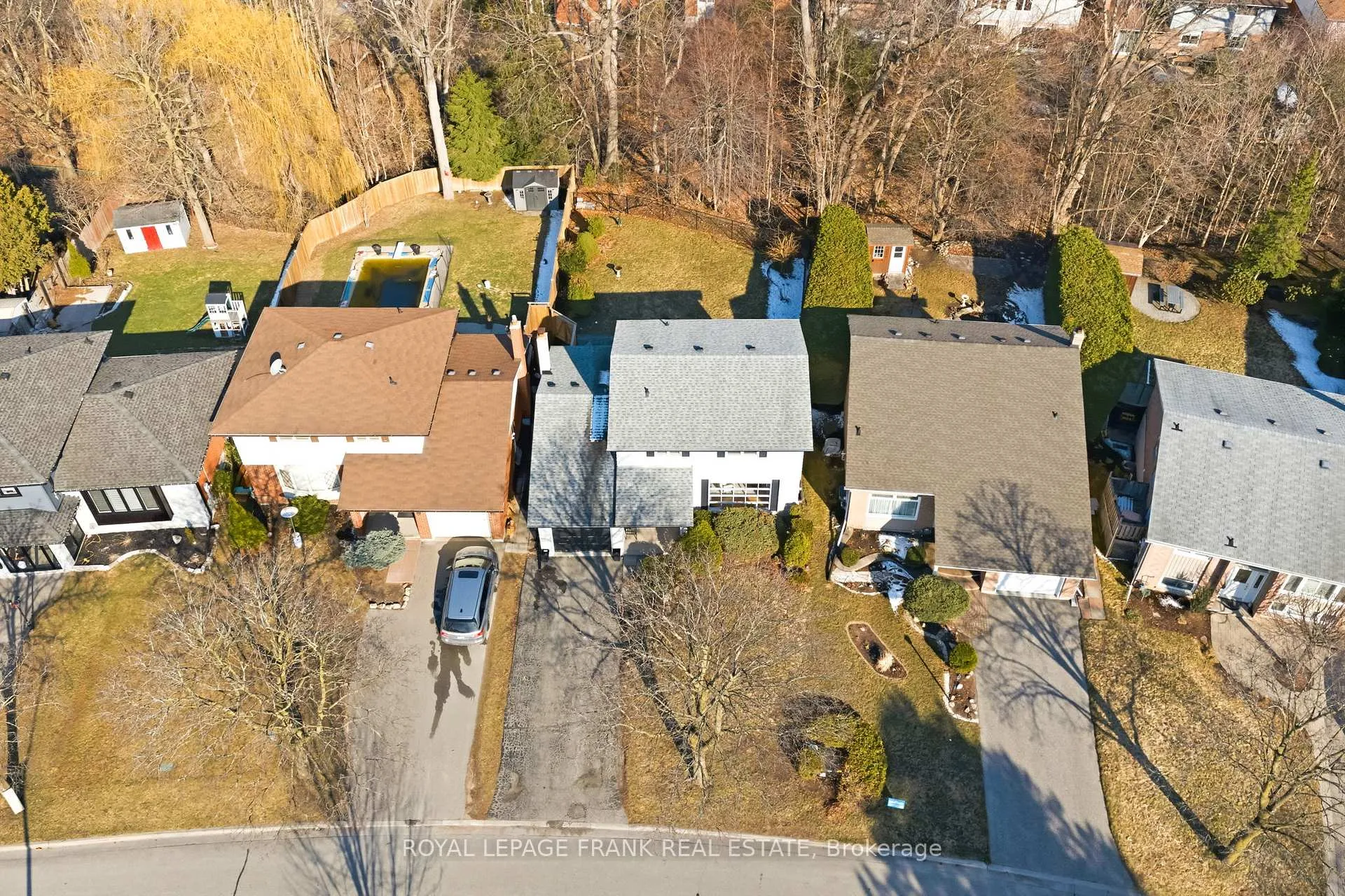 Photo 3 of 565 Charrington Avenue, Oshawa, Centennial — HOMEH