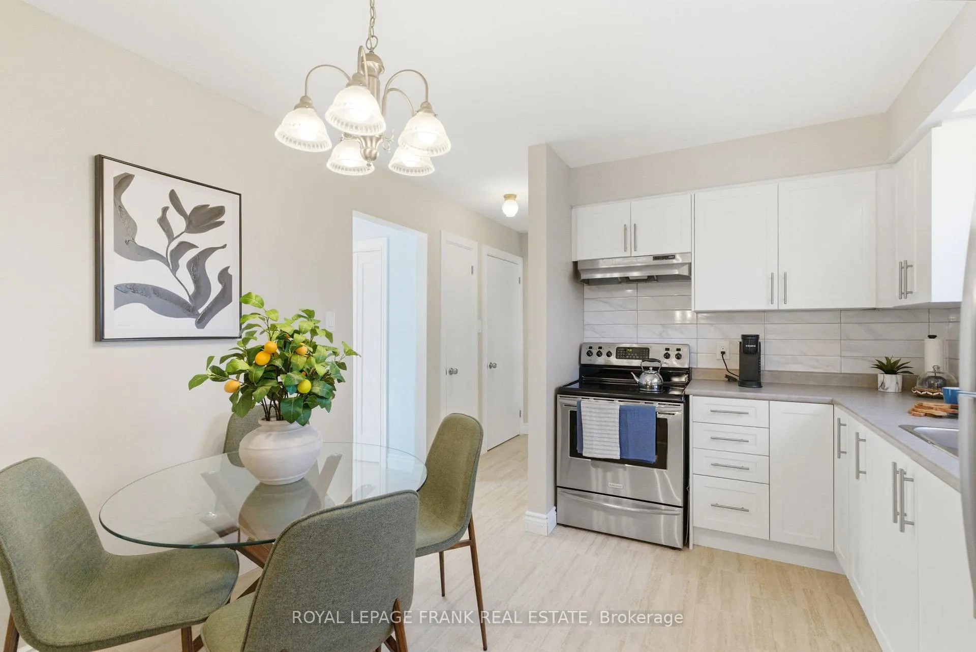 Photo 20 of 565 Charrington Avenue, Oshawa, Centennial — HOMEH