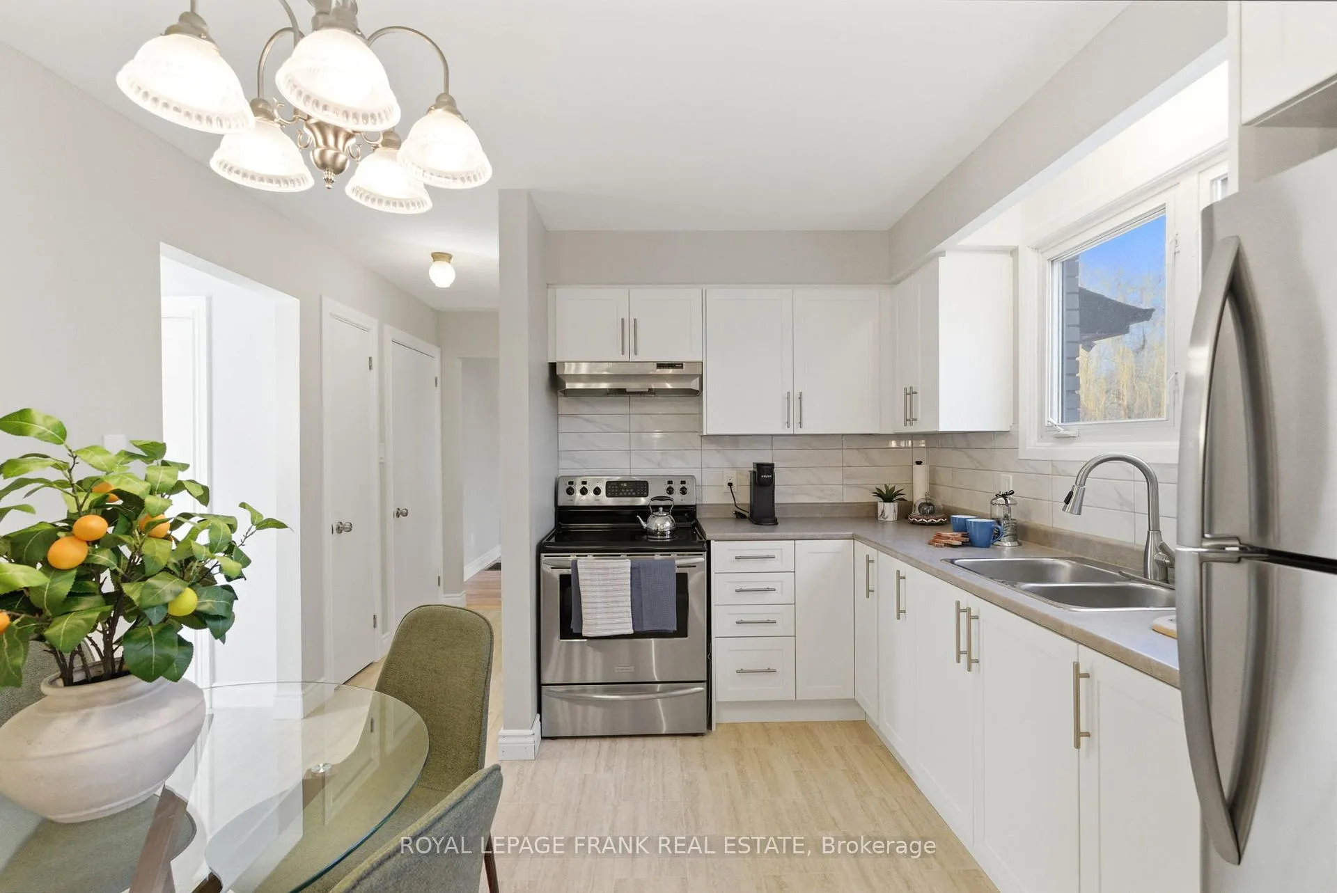 Photo 21 of 565 Charrington Avenue, Oshawa, Centennial — HOMEH