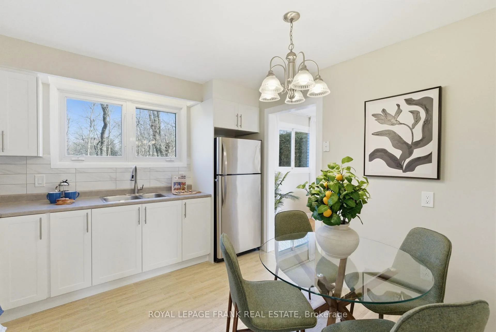 Photo 22 of 565 Charrington Avenue, Oshawa, Centennial — HOMEH