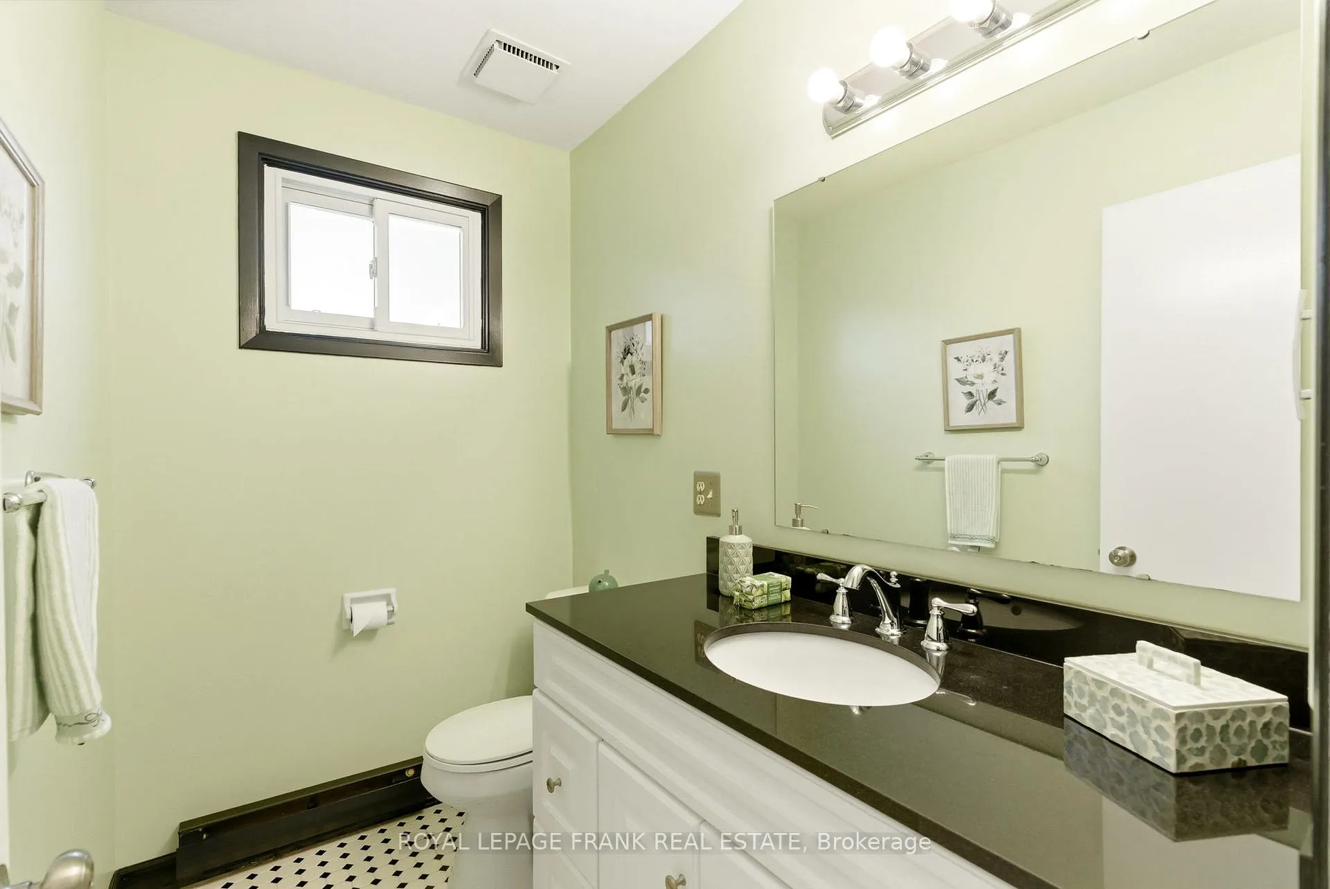 Photo 29 of 565 Charrington Avenue, Oshawa, Centennial — HOMEH