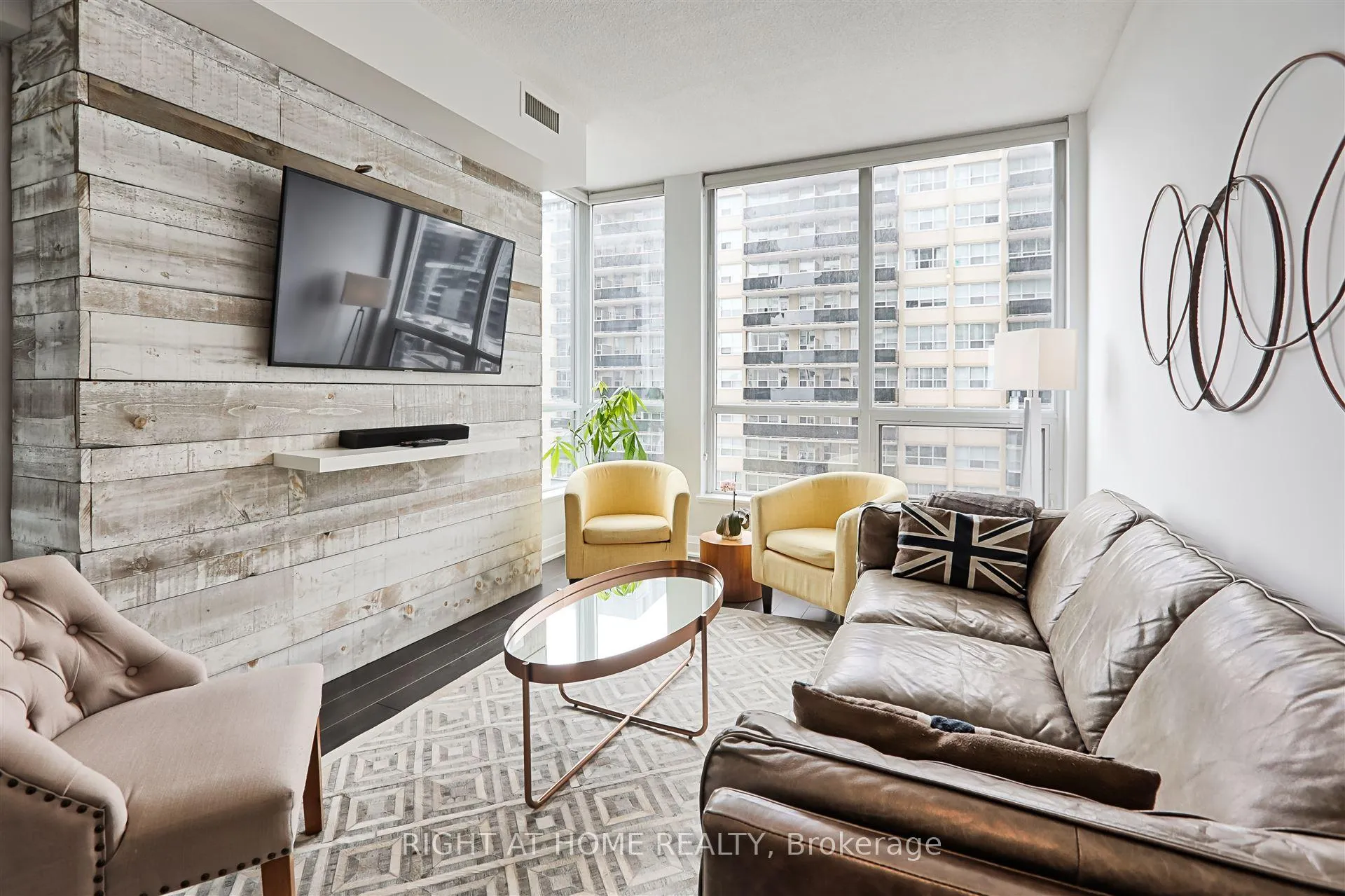 Photo 11 of Unit 908, 83 Redpath Avenue, Toronto, Mount Pleasant West — HOMEH