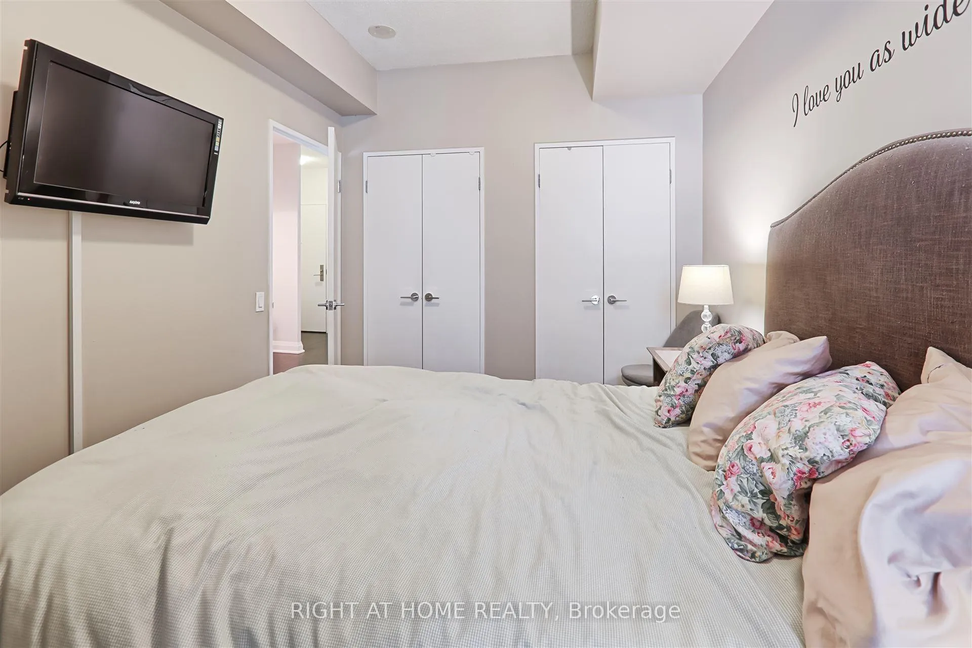 Photo 14 of Unit 908, 83 Redpath Avenue, Toronto, Mount Pleasant West — HOMEH