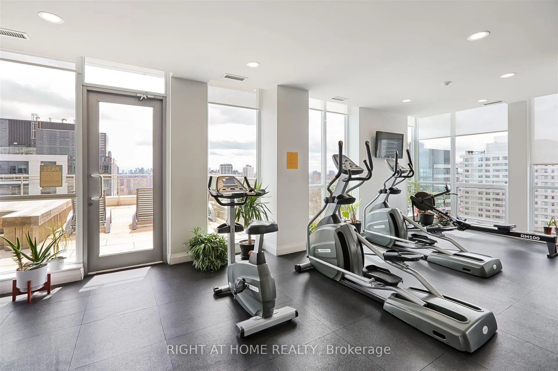 Photo 23 of Unit 908, 83 Redpath Avenue, Toronto, Mount Pleasant West — HOMEH