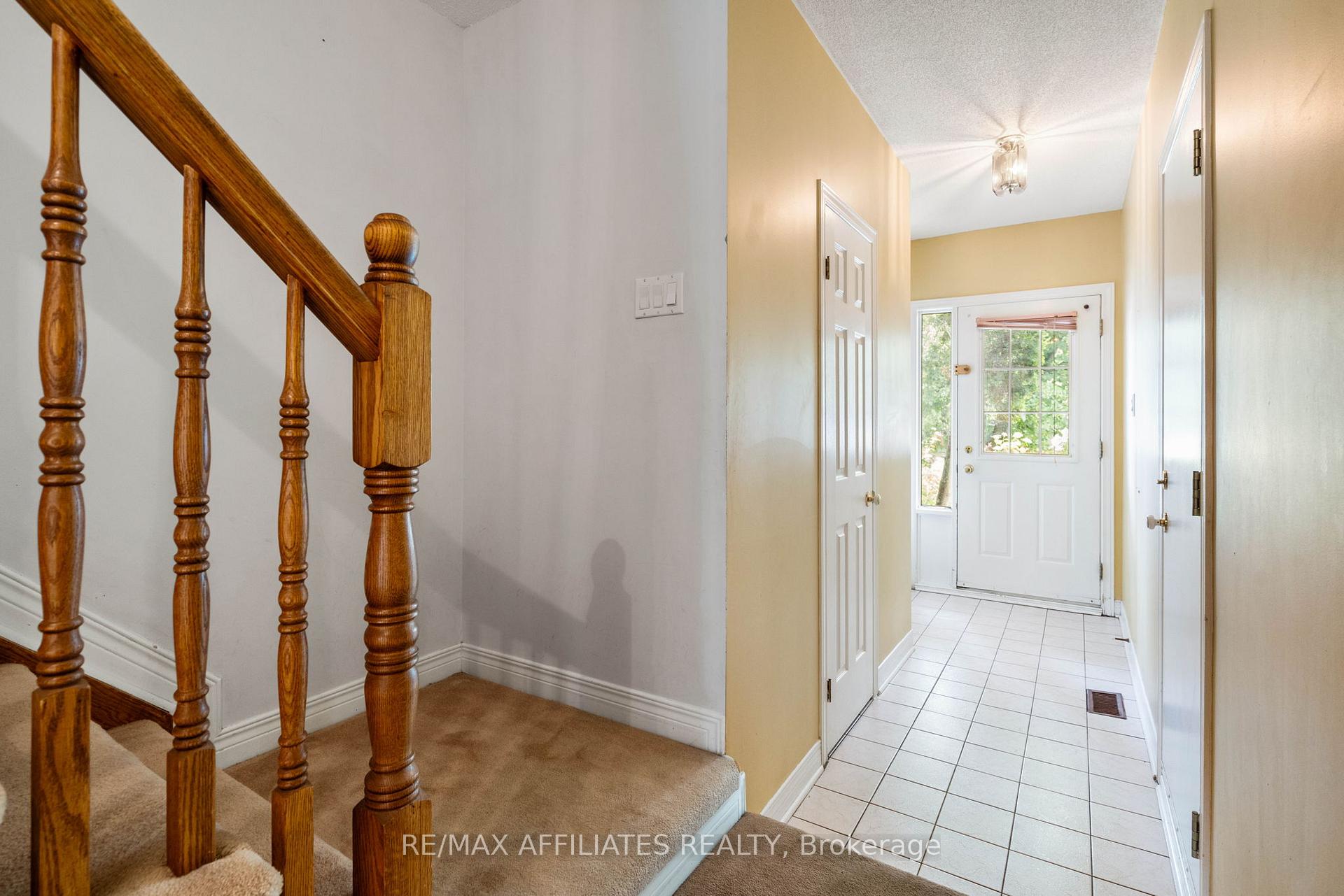 Photo 2 of 35 Locheland Crescent, Ottawa, Barrhaven East — HOMEH