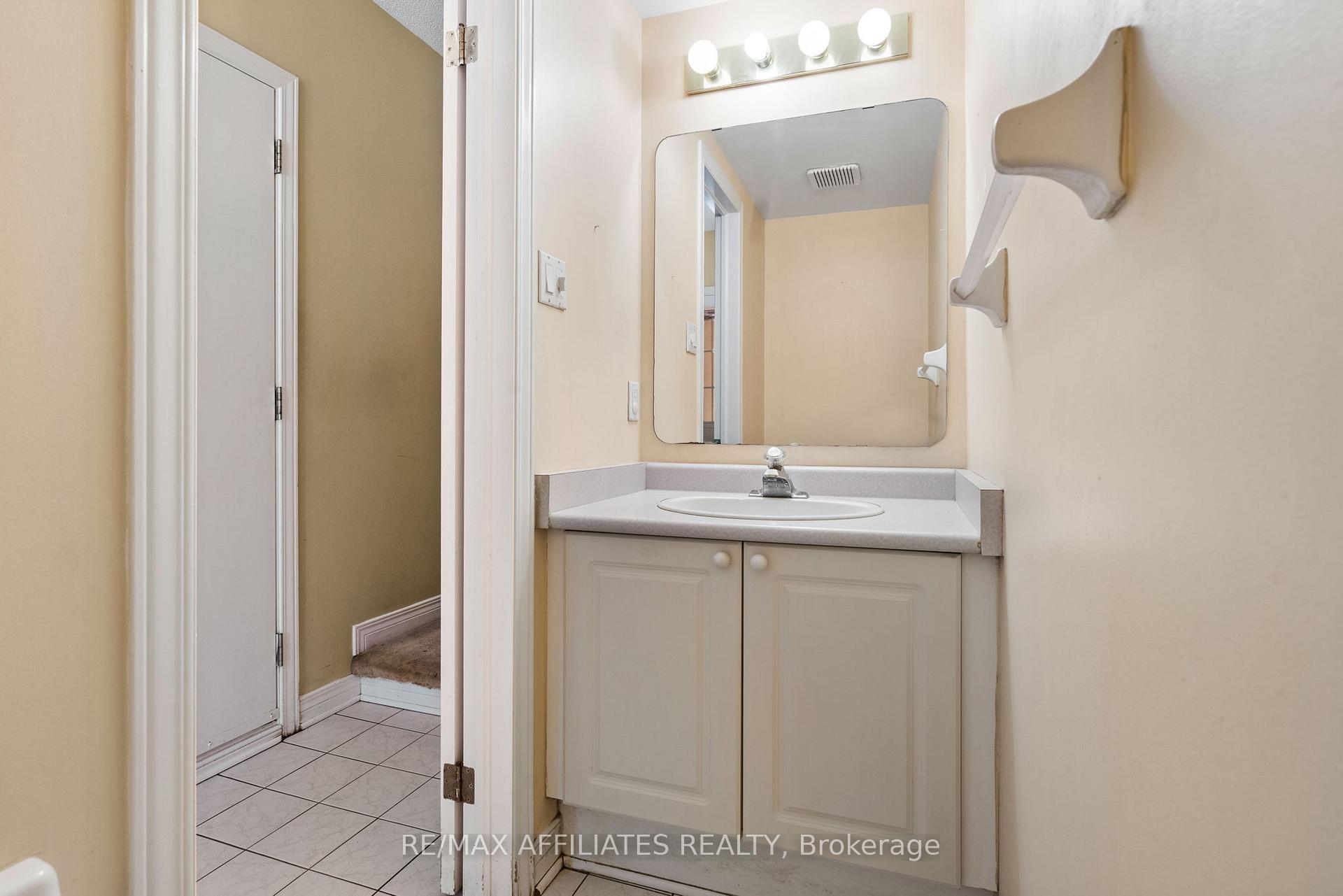 Photo 3 of 35 Locheland Crescent, Ottawa, Barrhaven East — HOMEH