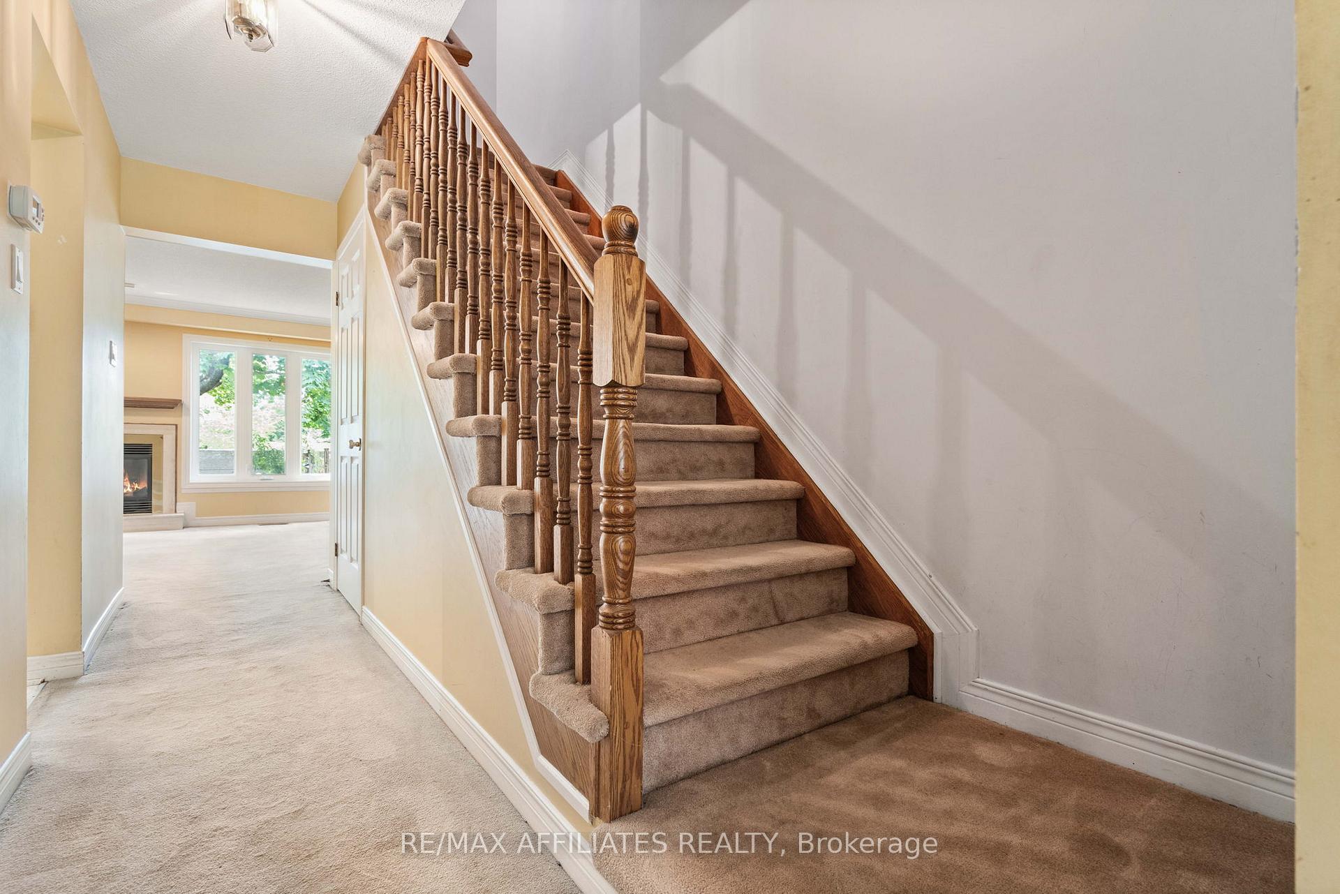 Photo 4 of 35 Locheland Crescent, Ottawa, Barrhaven East — HOMEH