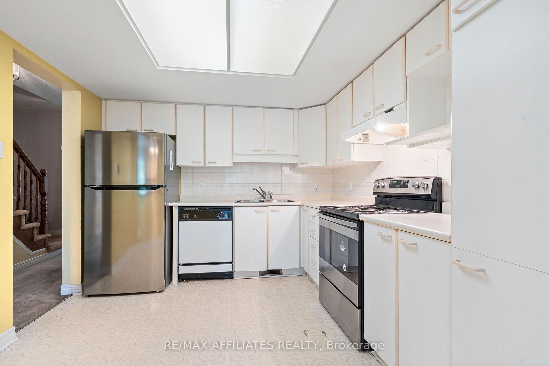 Photo 5 of 35 Locheland Crescent, Ottawa, Barrhaven East — HOMEH
