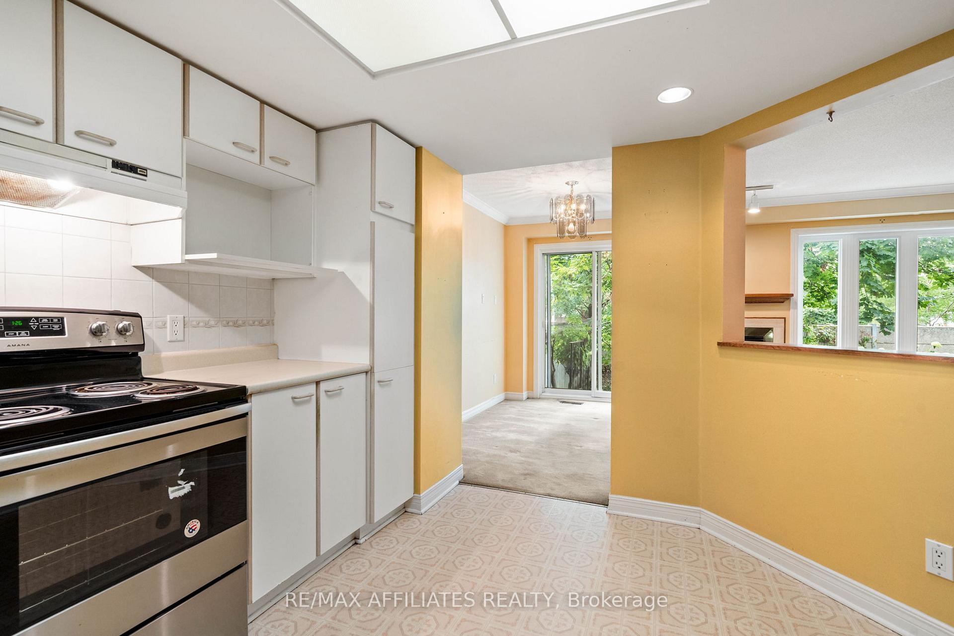 Photo 6 of 35 Locheland Crescent, Ottawa, Barrhaven East — HOMEH