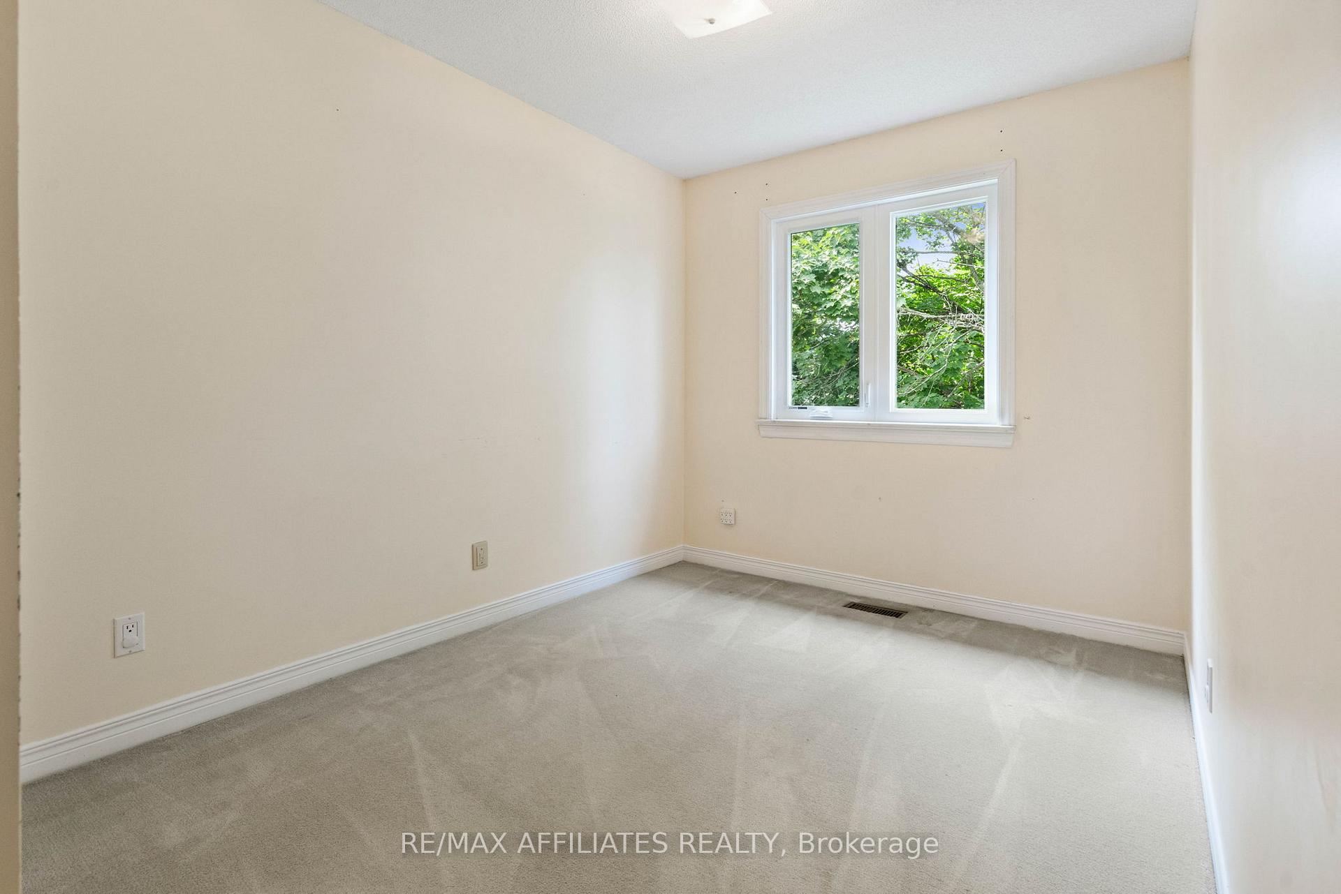 Photo 11 of 35 Locheland Crescent, Ottawa, Barrhaven East — HOMEH