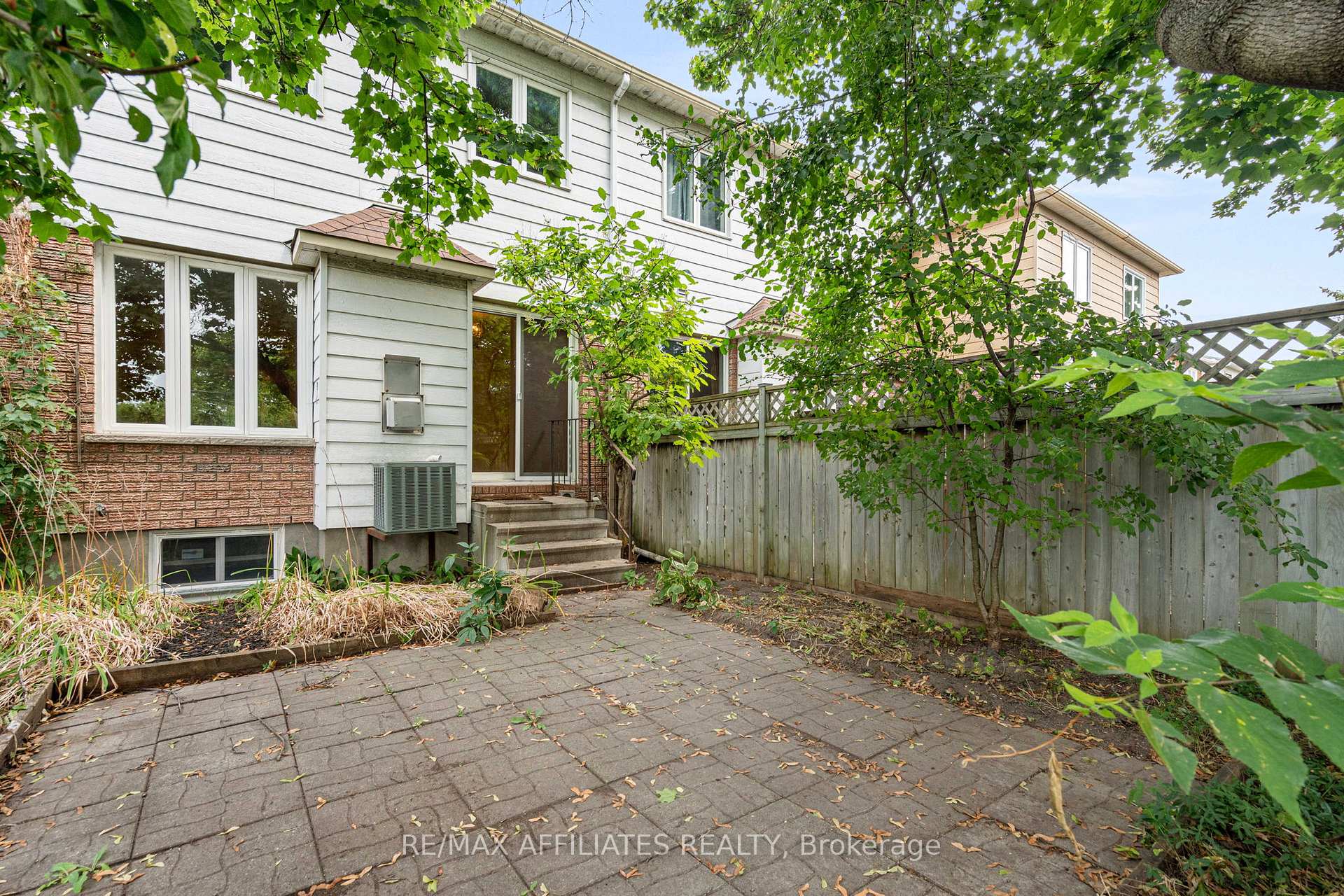 Photo 17 of 35 Locheland Crescent, Ottawa, Barrhaven East — HOMEH