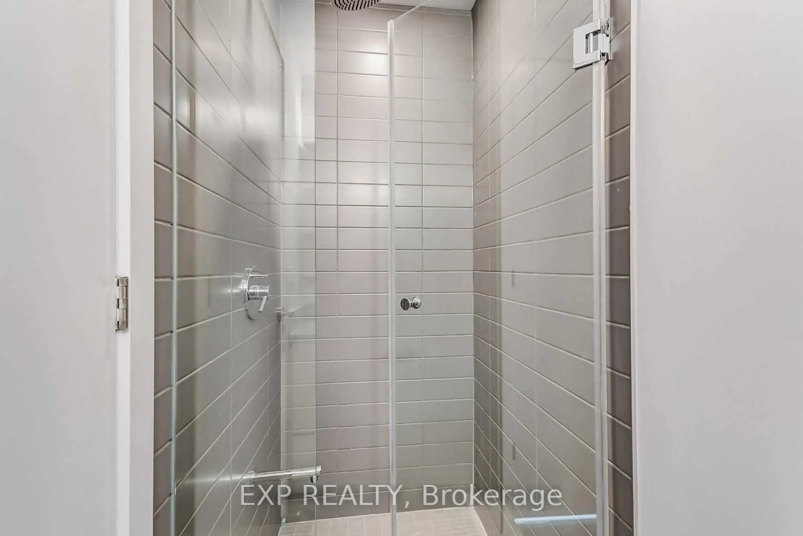 Photo 5 of Unit 1306, 2221 yonge Street, Toronto, Mount Pleasant West — HOMEH