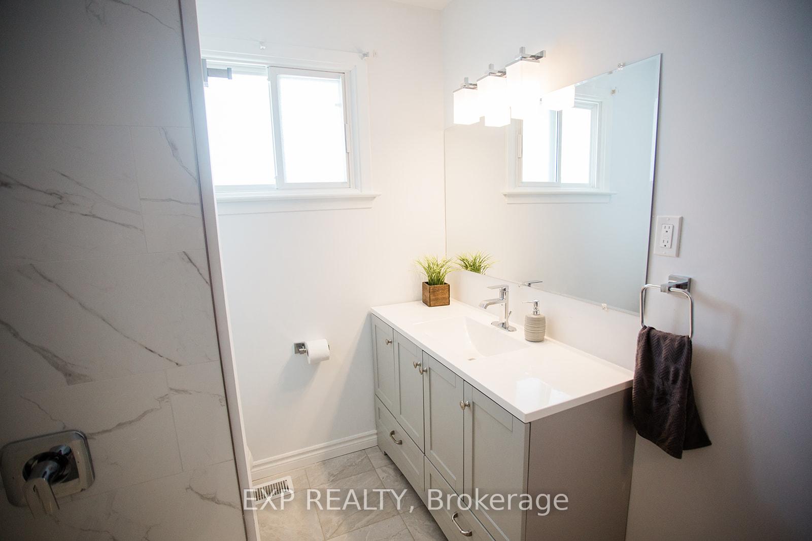 Photo 6 of Unit A (Upper), 277 Grove Street, Barrie, Wellington — HOMEH