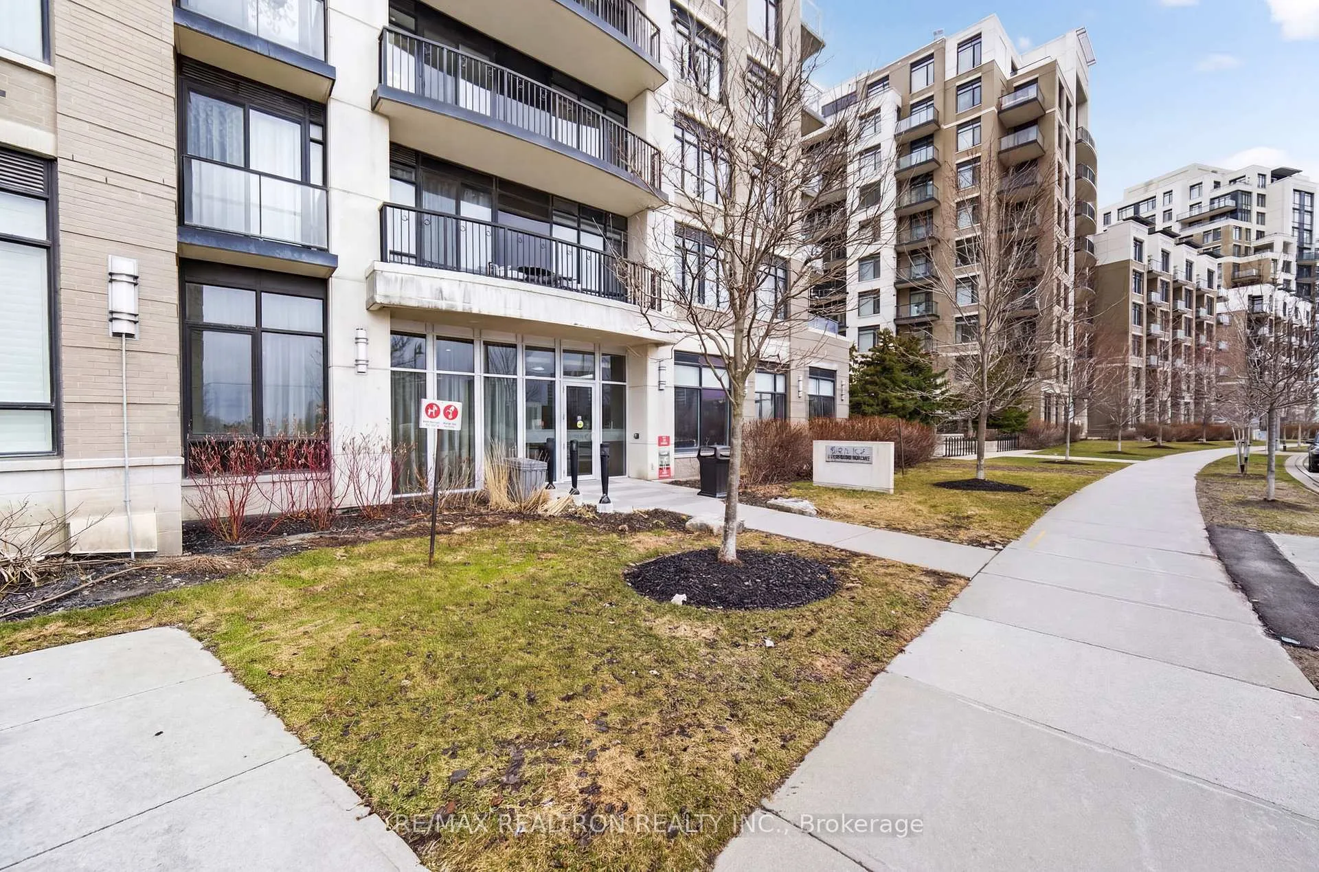 Photo 3 of Unit 303, 111 Upper Duke Crescent, Markham, Unionville — HOMEH