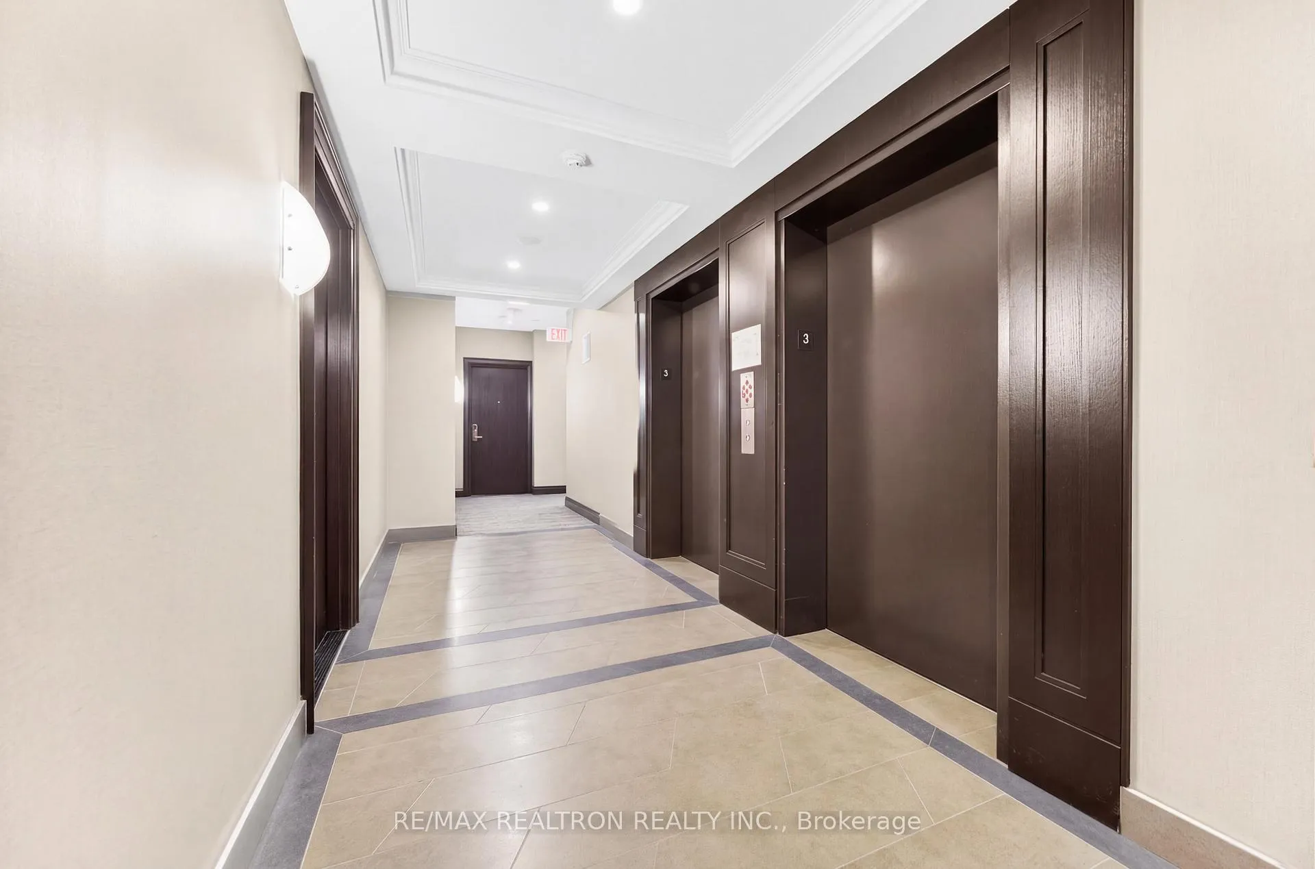 Photo 5 of Unit 303, 111 Upper Duke Crescent, Markham, Unionville — HOMEH