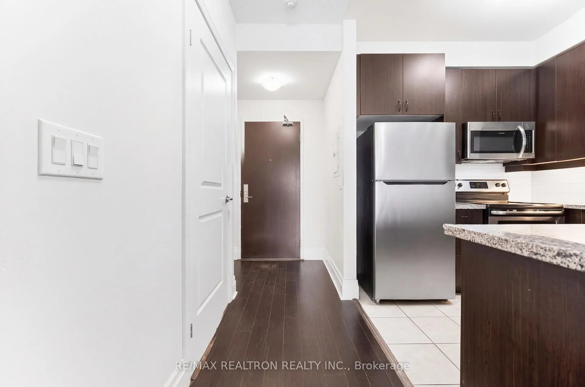 Photo 8 of Unit 303, 111 Upper Duke Crescent, Markham, Unionville — HOMEH