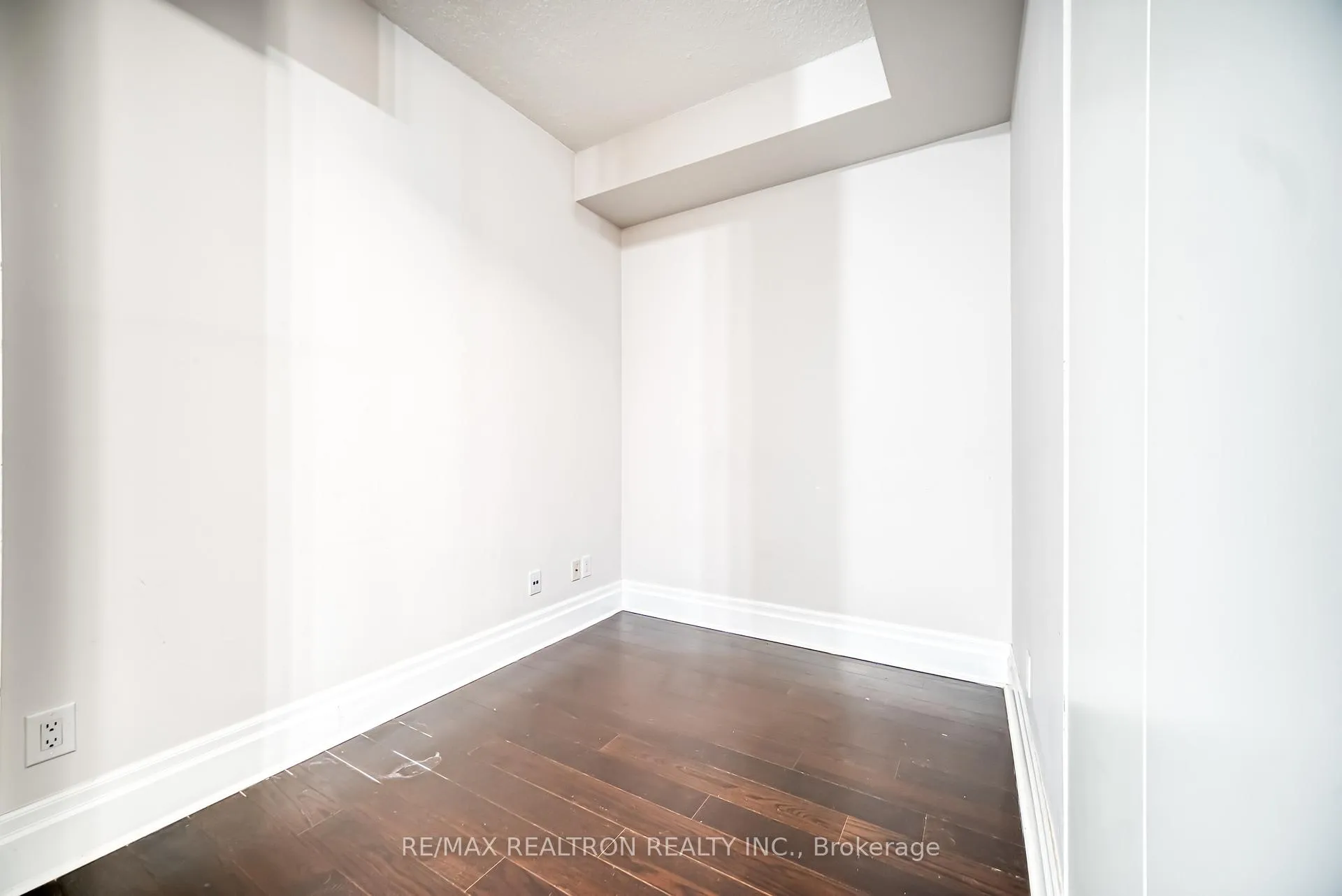 Photo 10 of Unit 303, 111 Upper Duke Crescent, Markham, Unionville — HOMEH