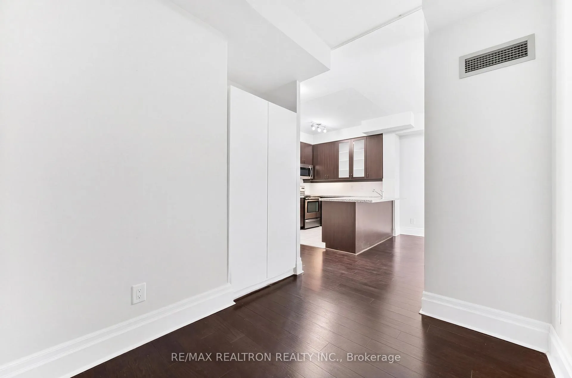 Photo 11 of Unit 303, 111 Upper Duke Crescent, Markham, Unionville — HOMEH